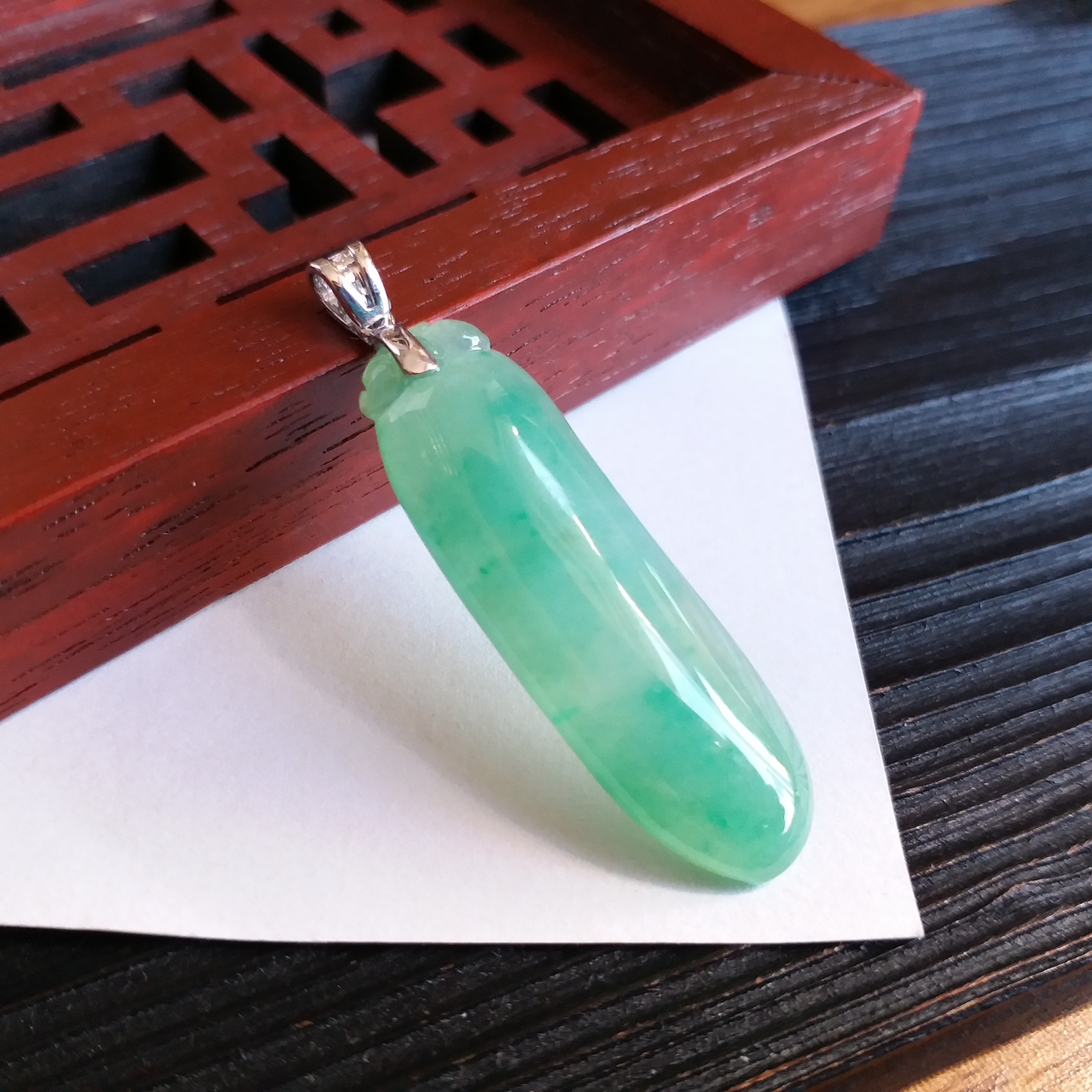 冰種飄綠福瓜+18K金扣吊墜, 天然翡翠A玉, 緬甸玉, Jade, Jadeite