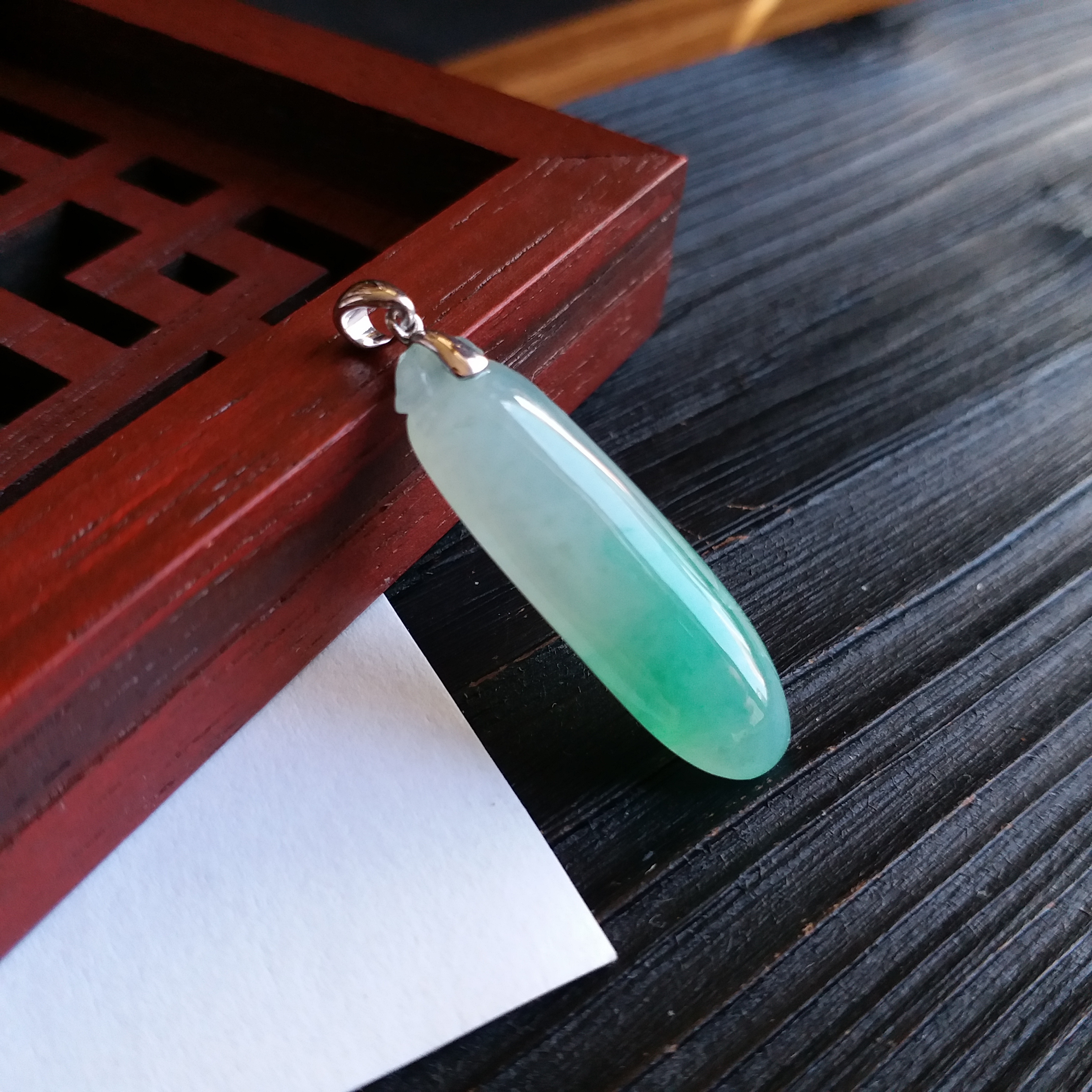 J1593 冰種飄綠小福瓜+18K金扣吊墜