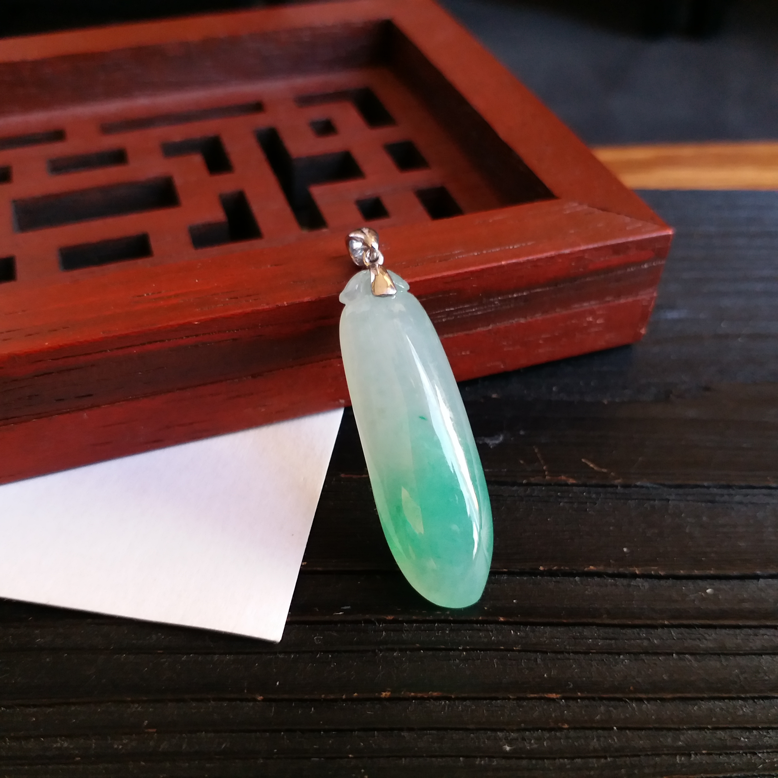 冰種飄綠小福瓜+18K金扣吊墜, 天然翡翠A玉, 緬甸玉, Jade, Jadeite
