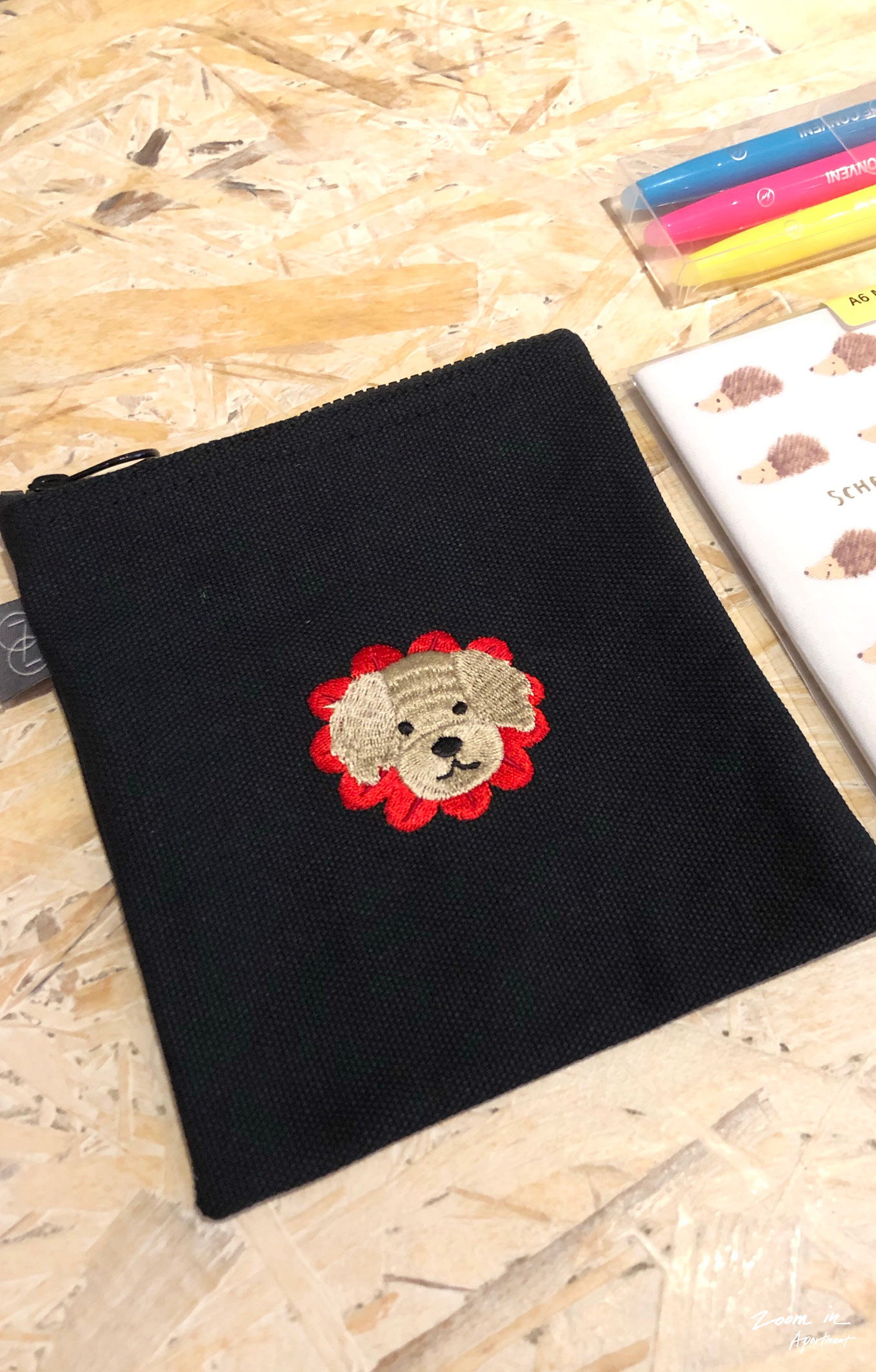 Pooh-bi 「紅花小pooh拉鍊萬用包」