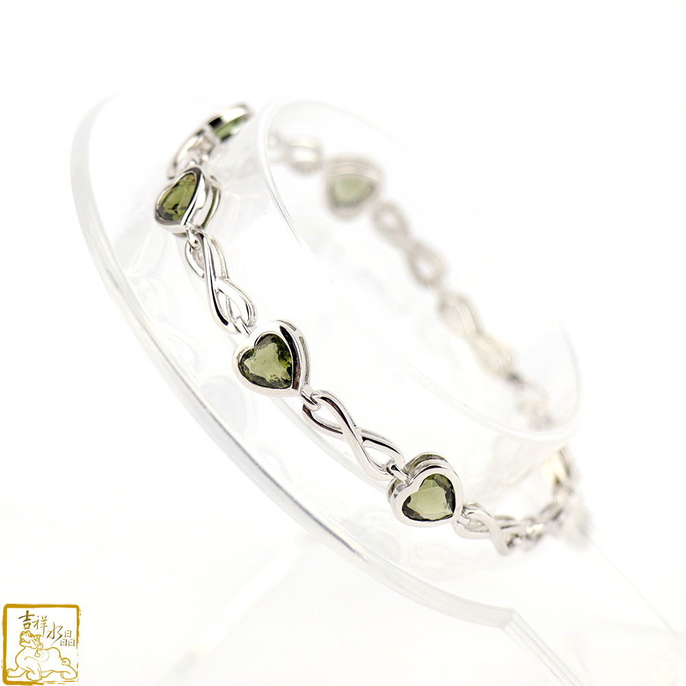 Moldavite heart bracelet 7.6mm (Enhanced energy)