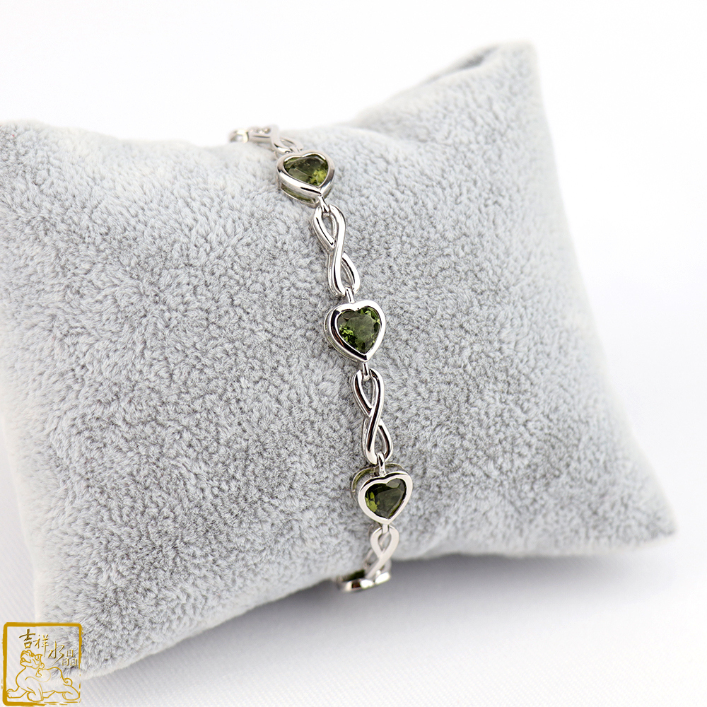 Moldavite heart bracelet 7.6mm (Enhanced energy)