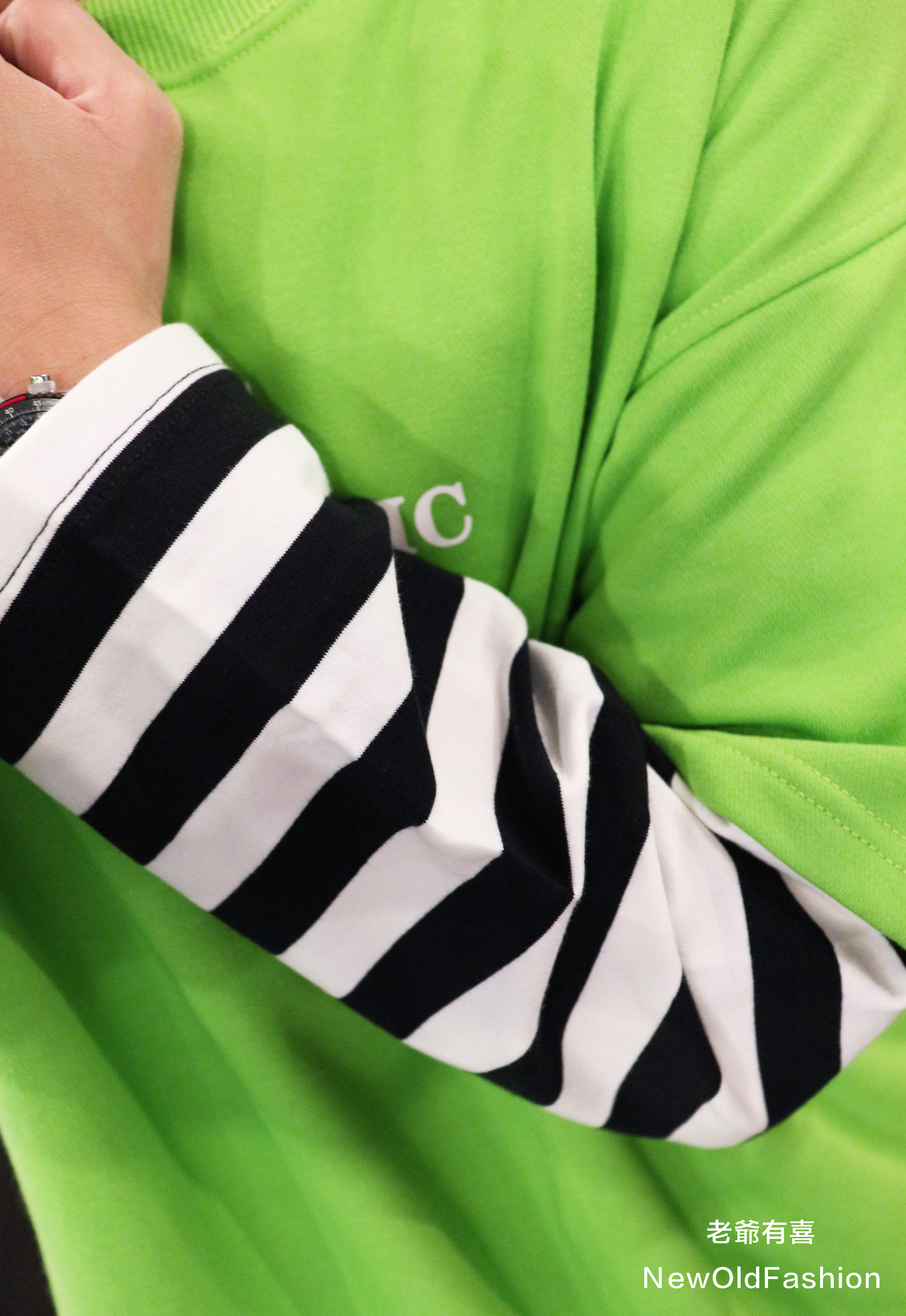 『新品上市』重磅落肩拼接條紋袖長Ｔ恤