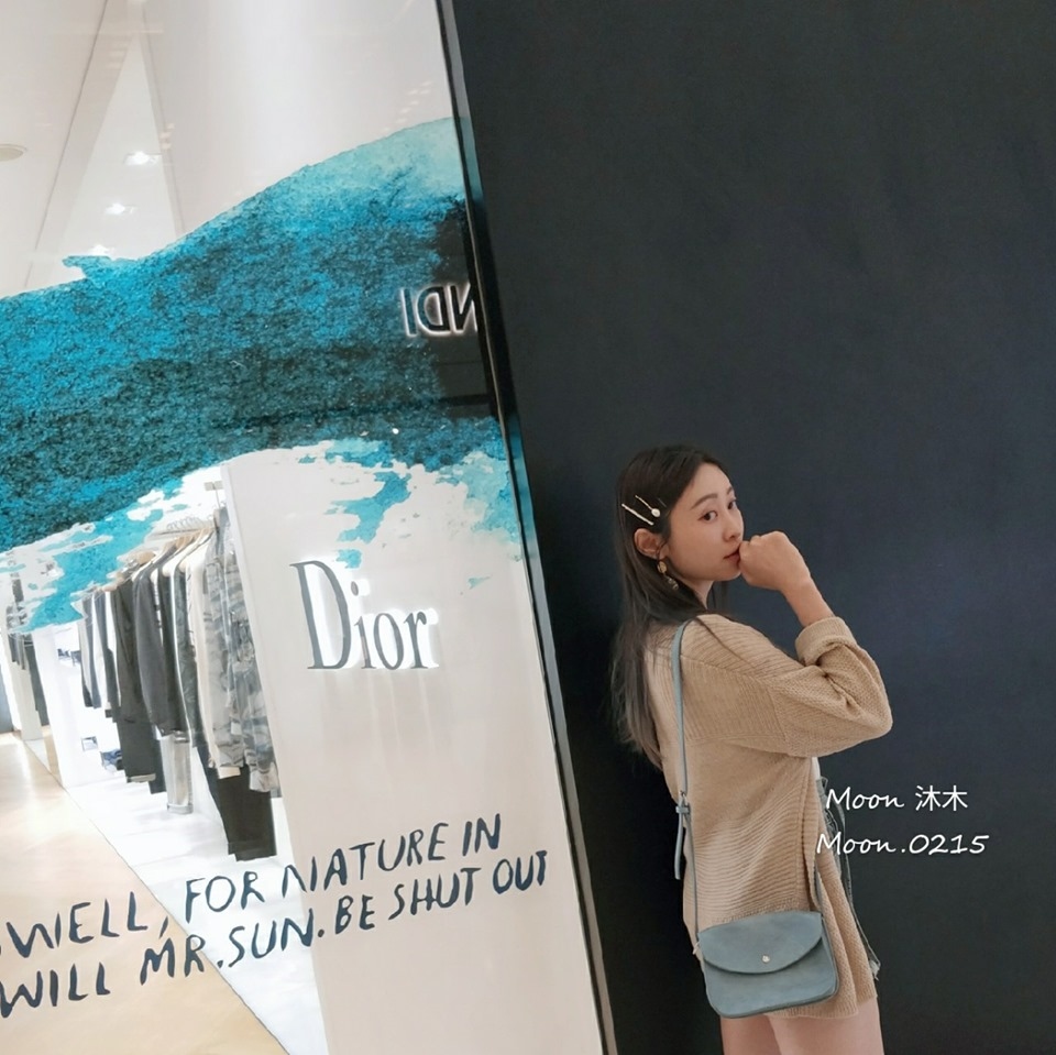 針織外套搭配帆布鞋