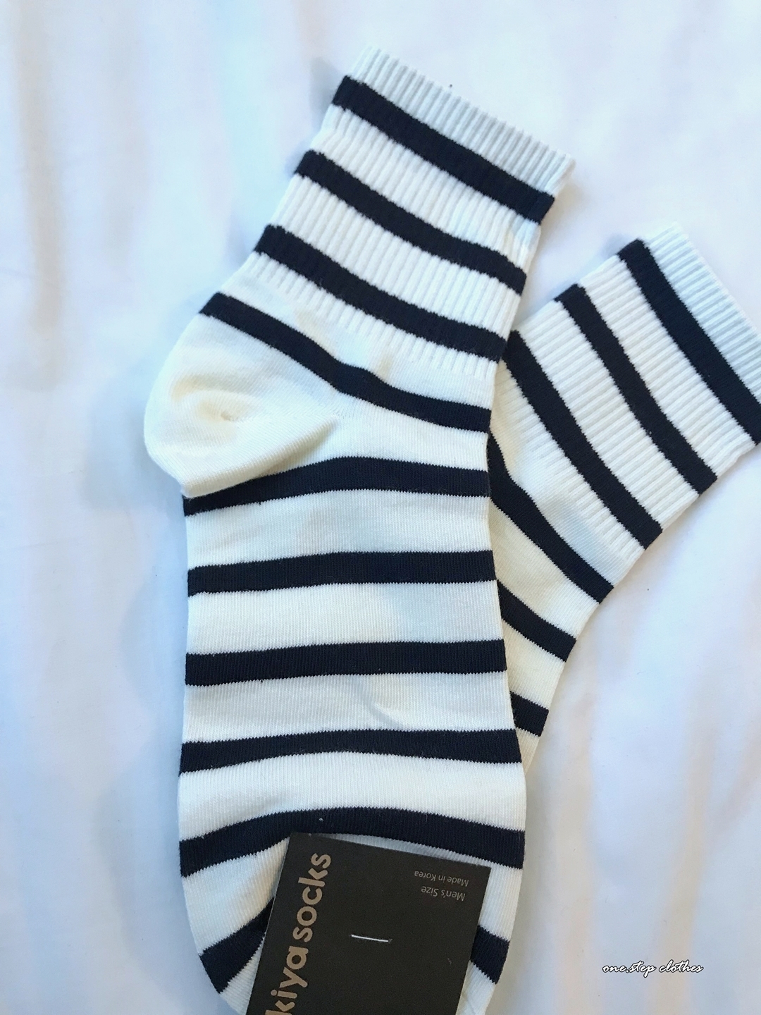 正韓俐落中長橫條襪 (米白)