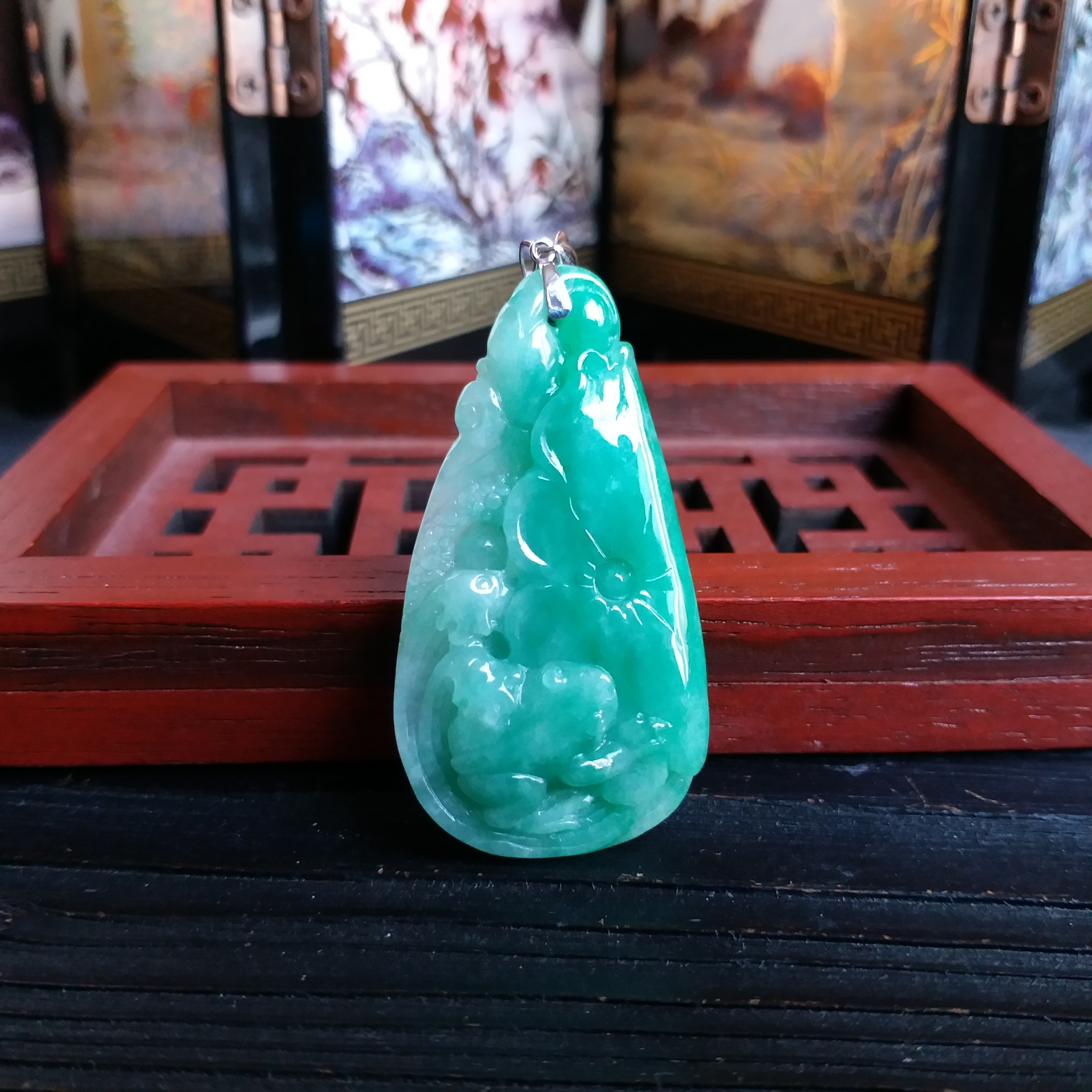 J1599 冰糯陽綠蓮葉金蟾+18K金扣吊墜