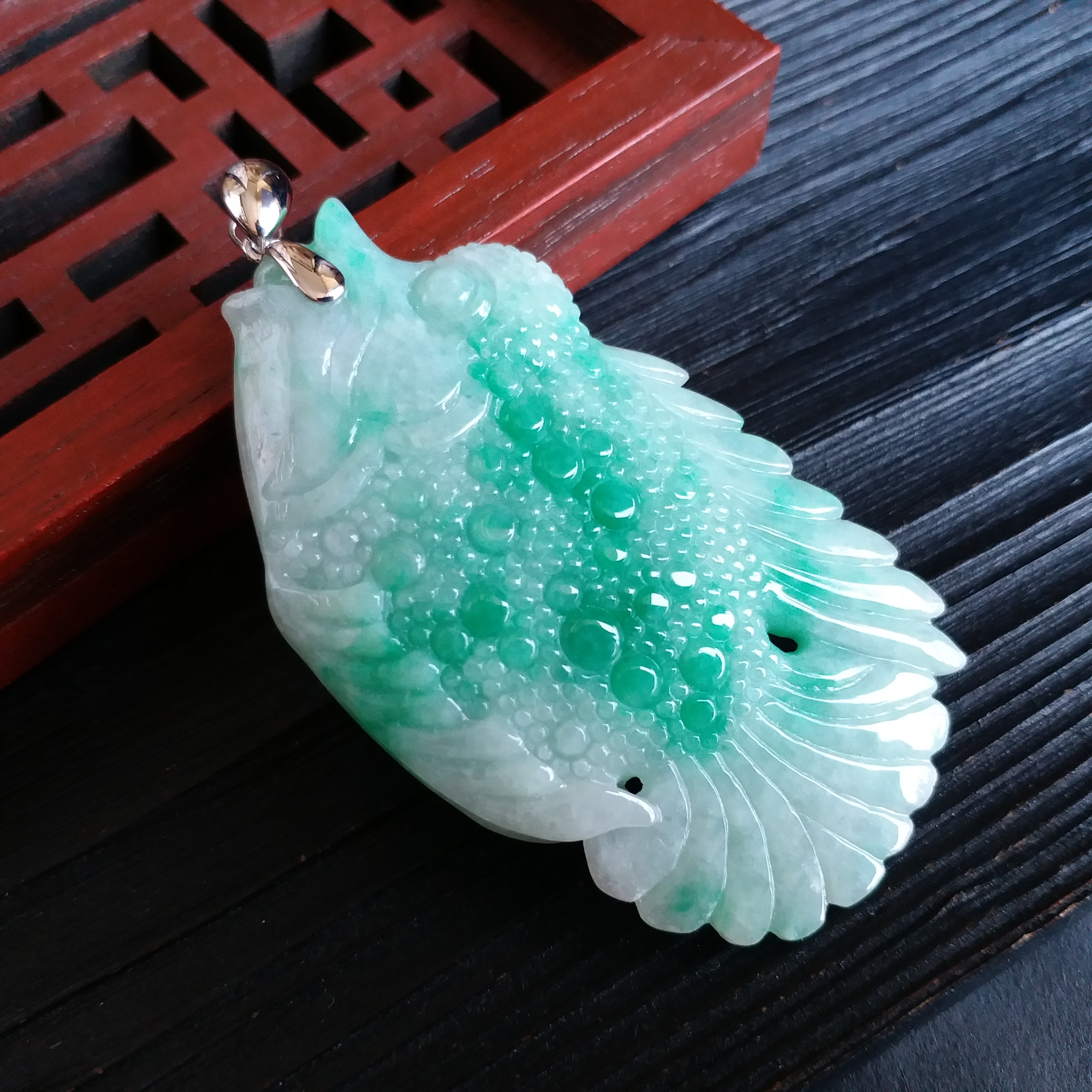 翡翠飄綠大富貴魚+18K金扣吊墜, 天然翡翠A玉, 緬甸玉, Jade, Jadeite