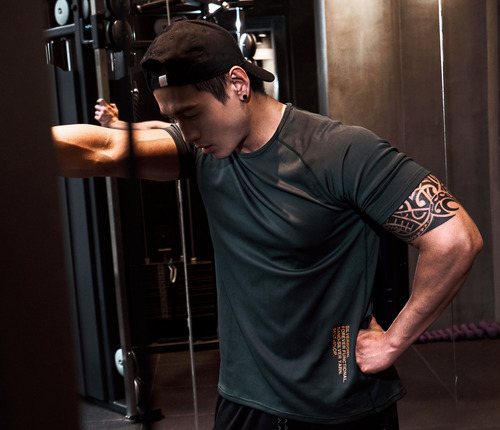 肌肉男衣服品牌選擇Evolete，專為巨巨打造的健身機能訓練服！｜Evolete Apparel