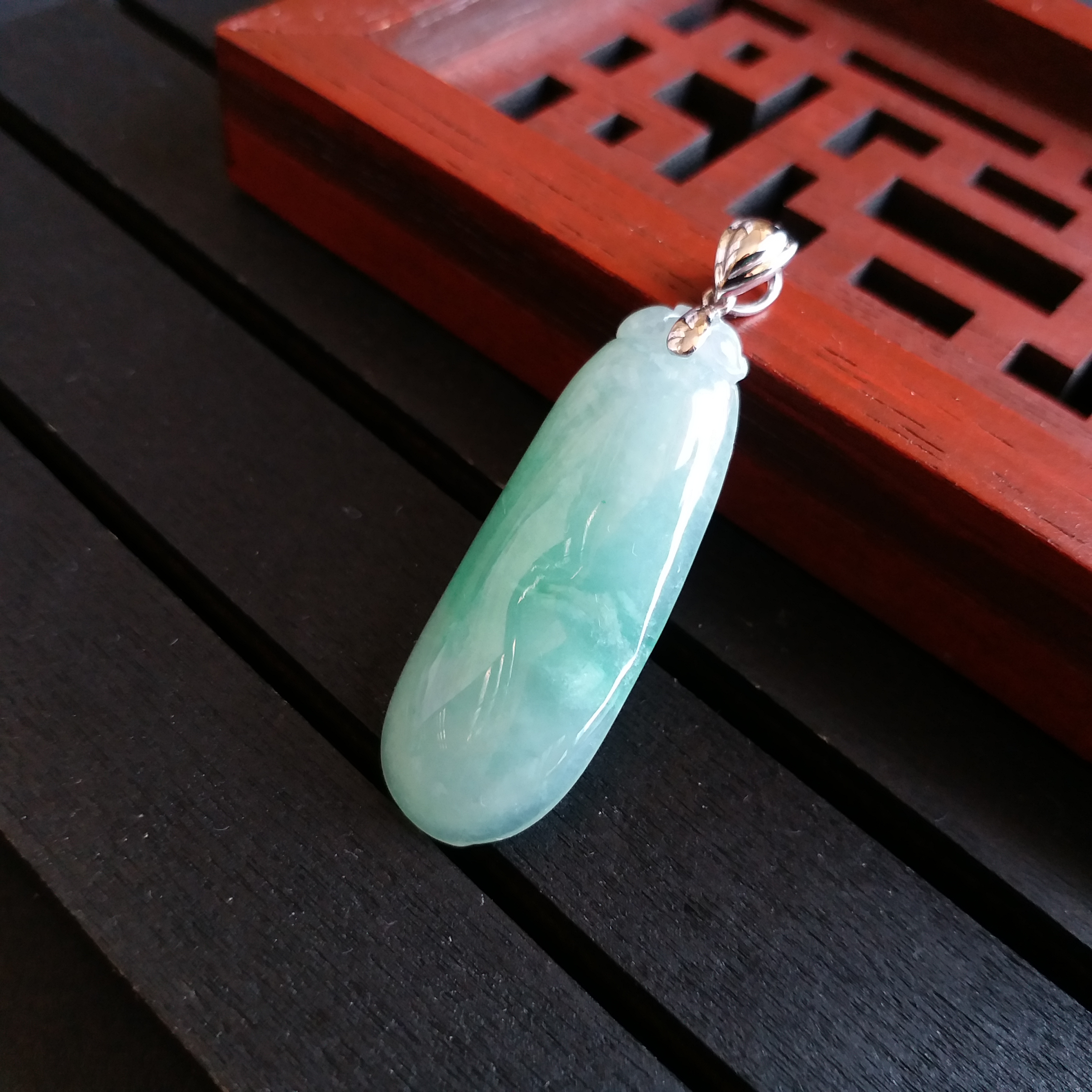 冰種飄綠福瓜+18K金扣吊墜, 天然翡翠A玉, 緬甸玉, Jade, Jadeite