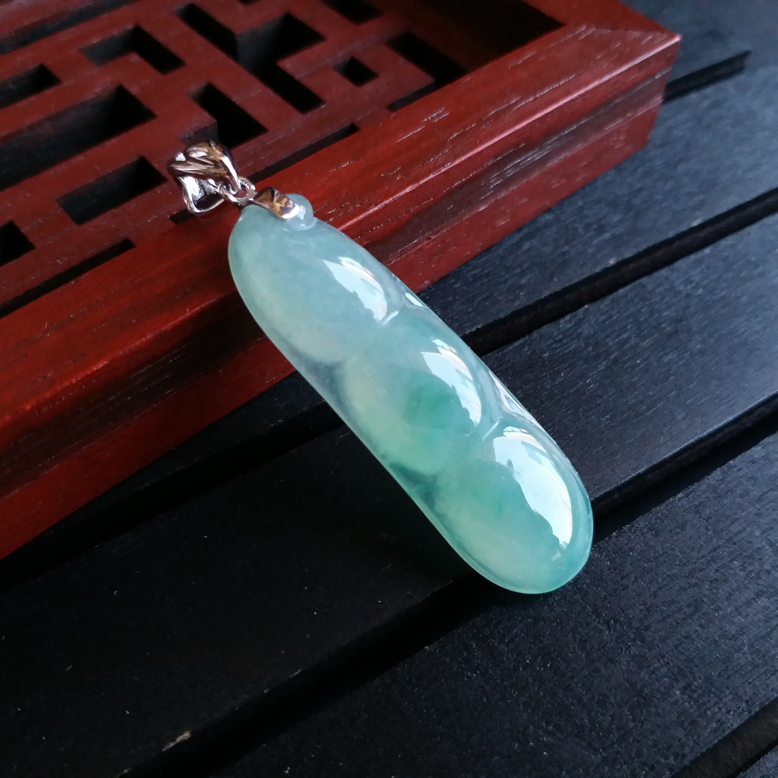 J1588 冰種晴水綠福豆+18K金扣吊墜