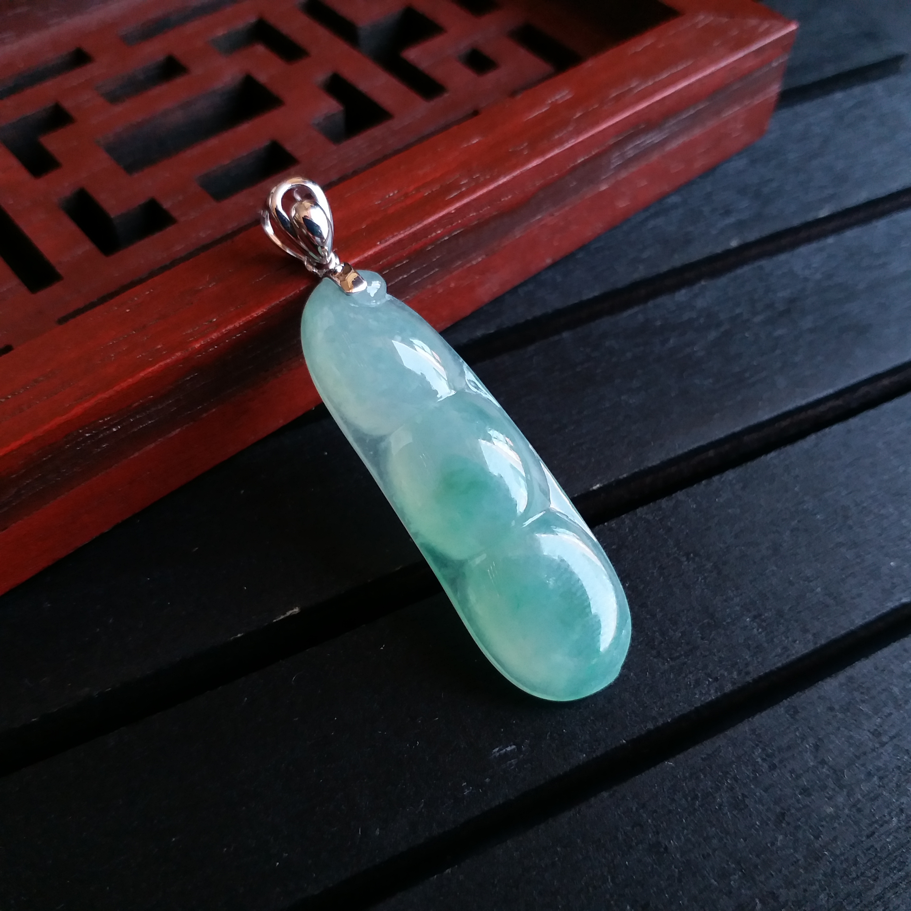 J1588 冰種晴水綠福豆+18K金扣吊墜