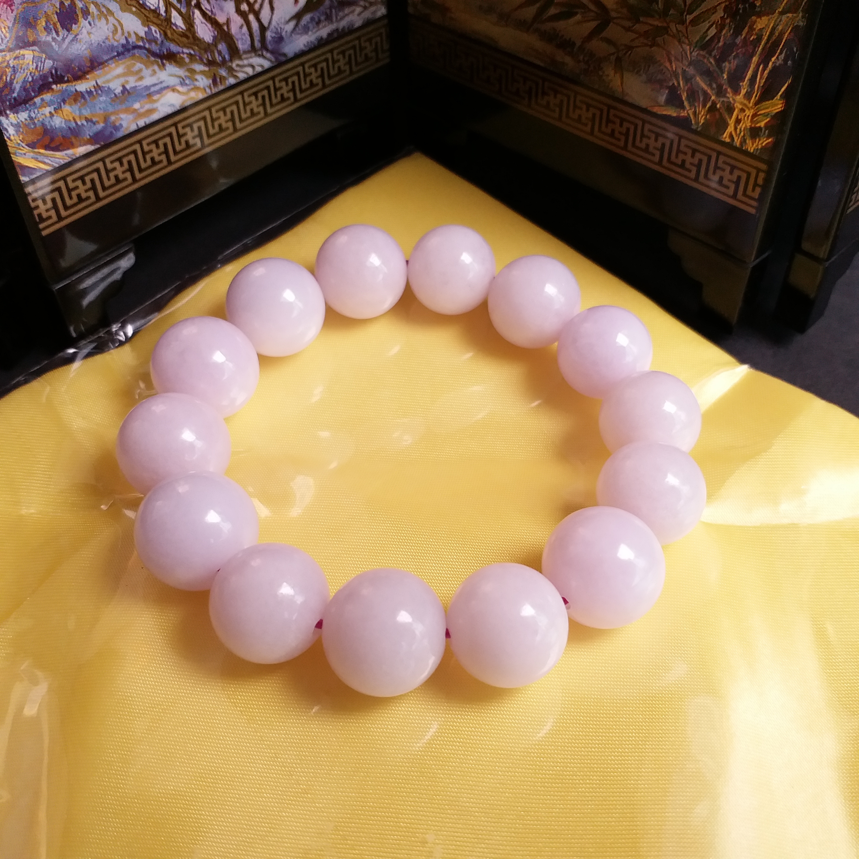 J1612 冰糯淡紫羅蘭手串 (14mm直徑)