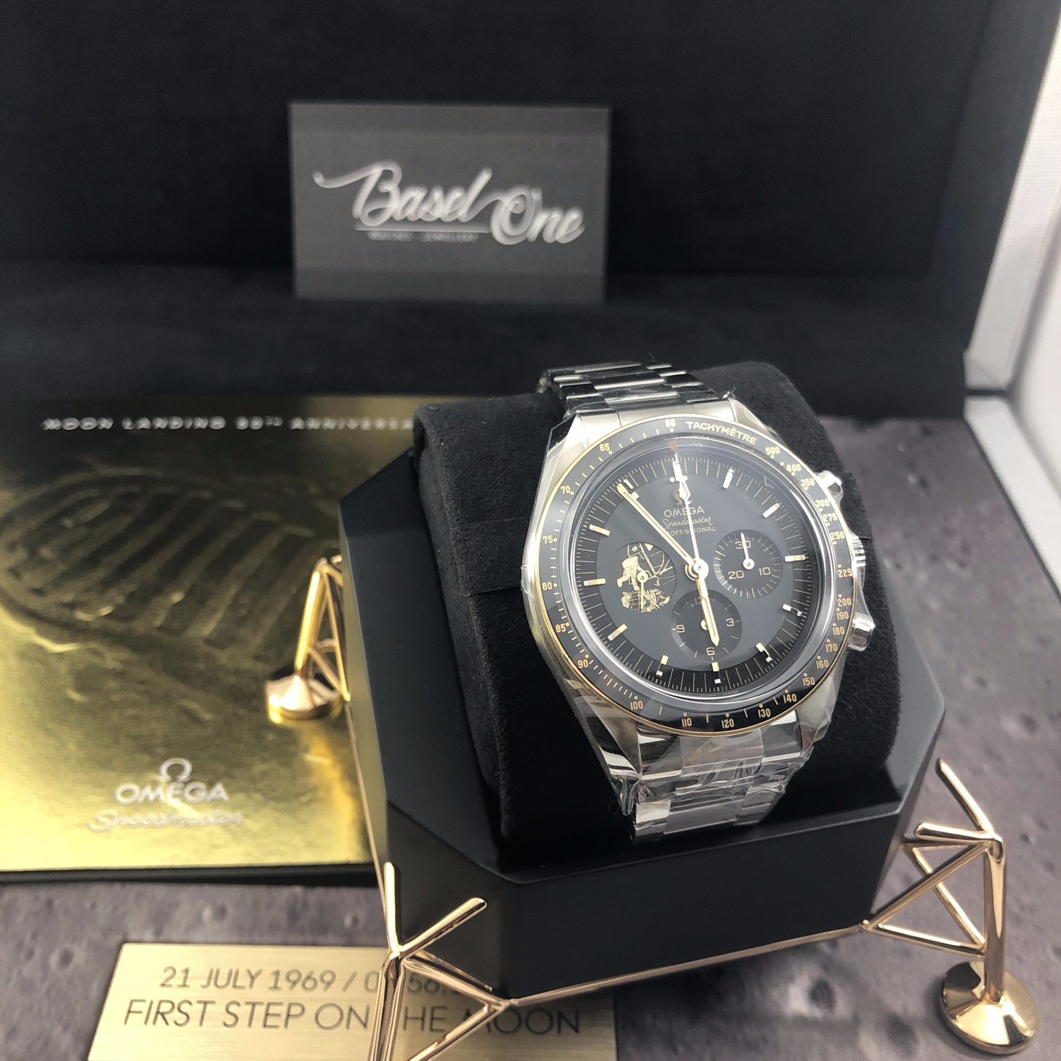 Discontinued OMEGA SPEEDMASTER 310.20.42.50.01.001  31020425001001 MOONWATCH PROFESSIONAL CHRONOGRAPH 42 MM Apollo 11 50th ANNIVERSARY STEEL