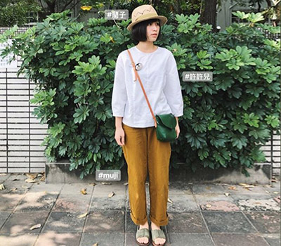 淡色女子小圓領繭型上衣-光絮凡人穿搭