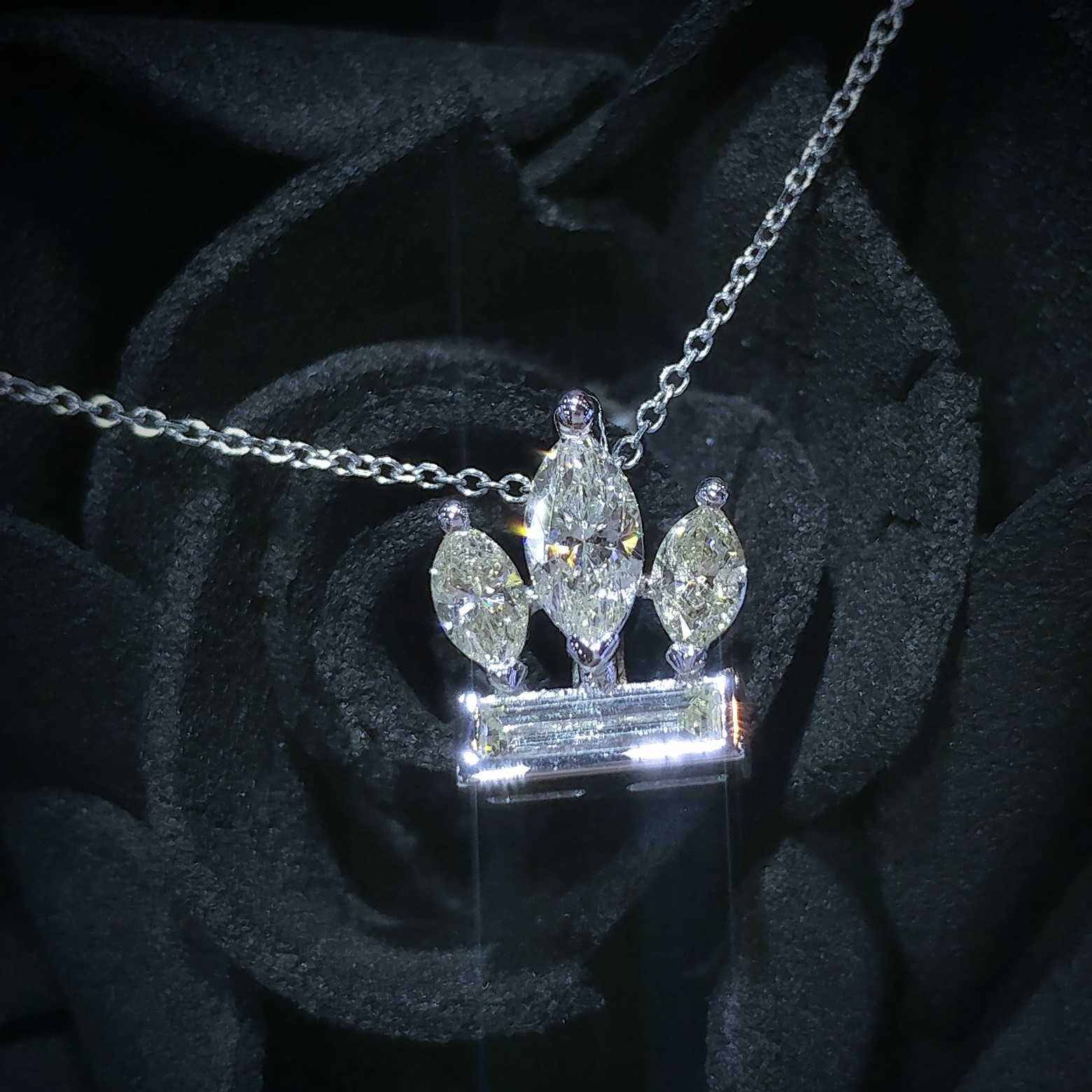 全新18K白金64份鑽石吊墜