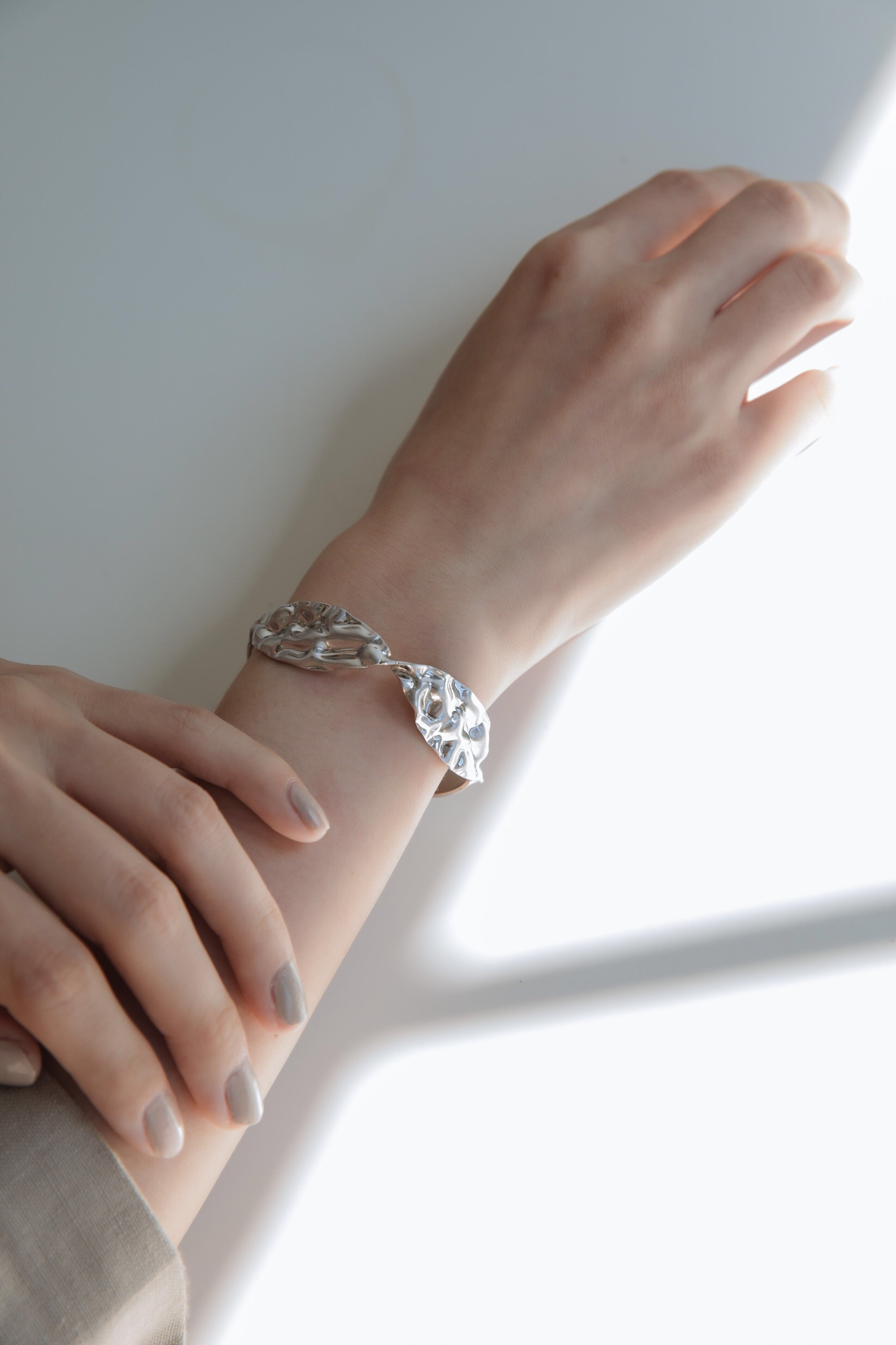 抓皺扭結｜開口手環（銀）