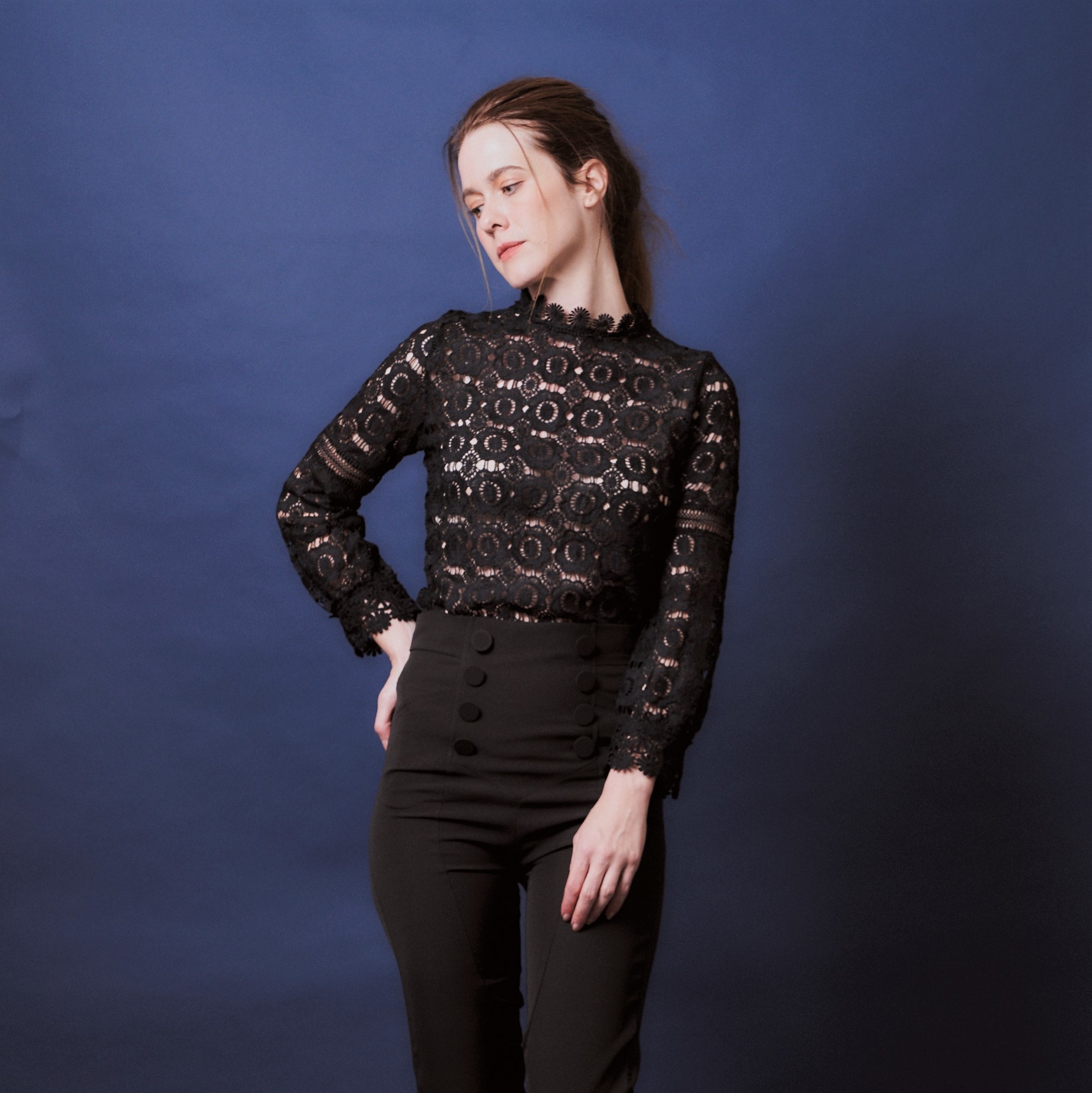 水溶花縷空蕾絲長袖上衣(黑/白)