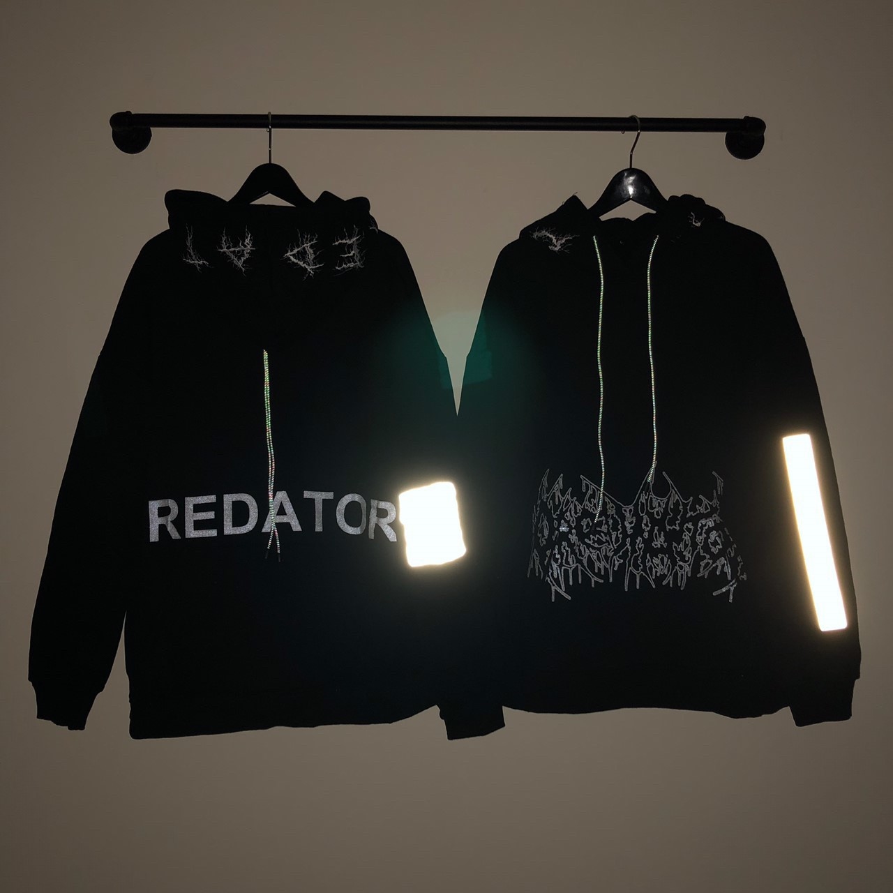 [現貨] PREDATOR正反雙口袋圖騰字體Logo反光帽T