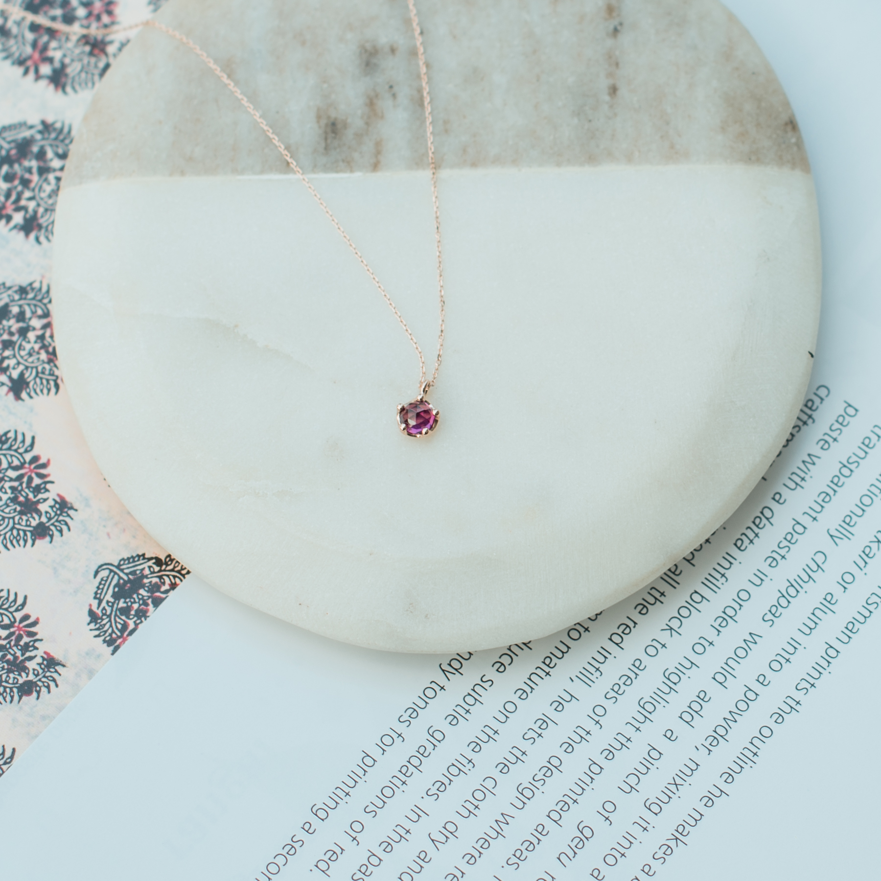 14k玫瑰金 小皇冠玫瑰石榴石鎖骨鍊