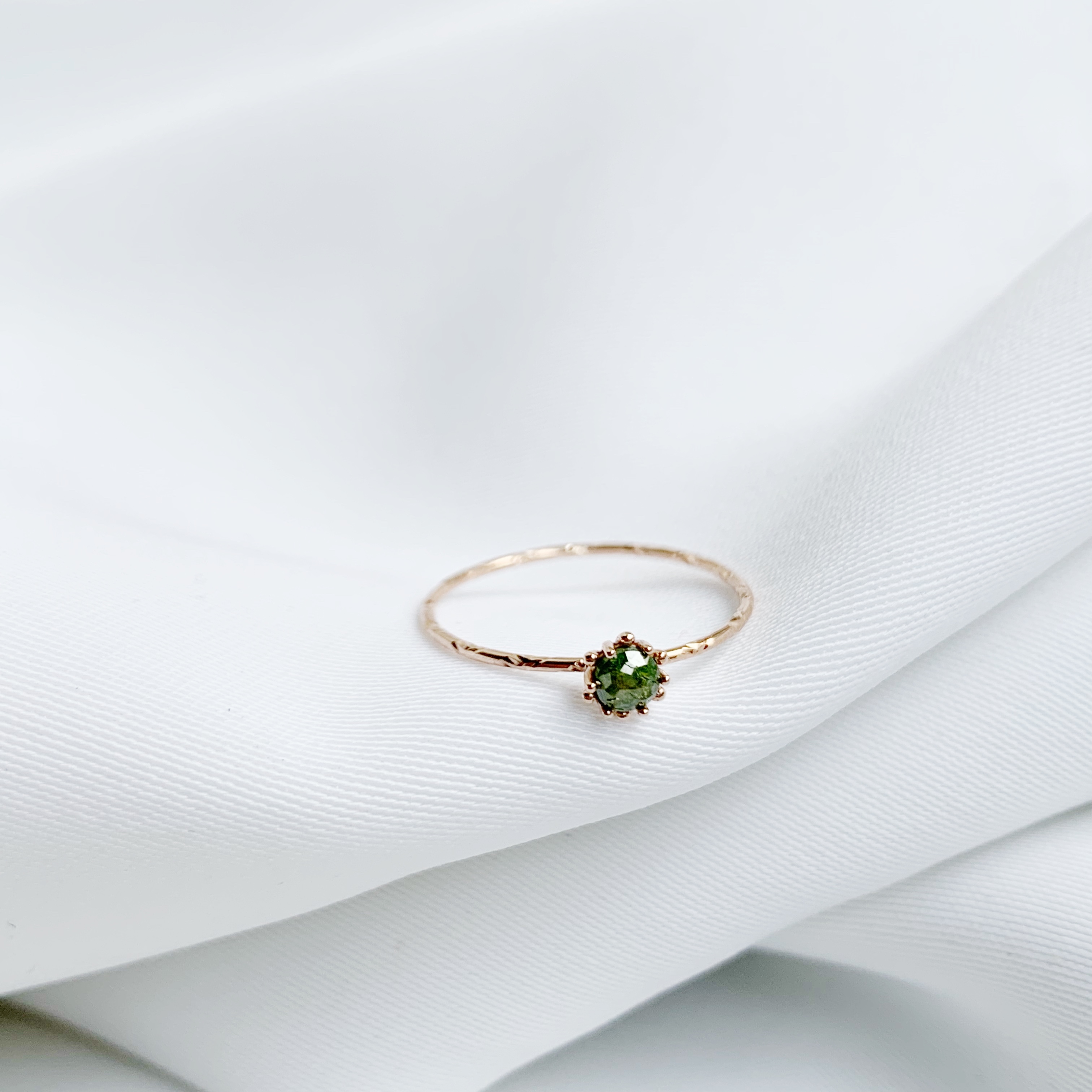 14k 10分煙花綠鑽原礦細戒