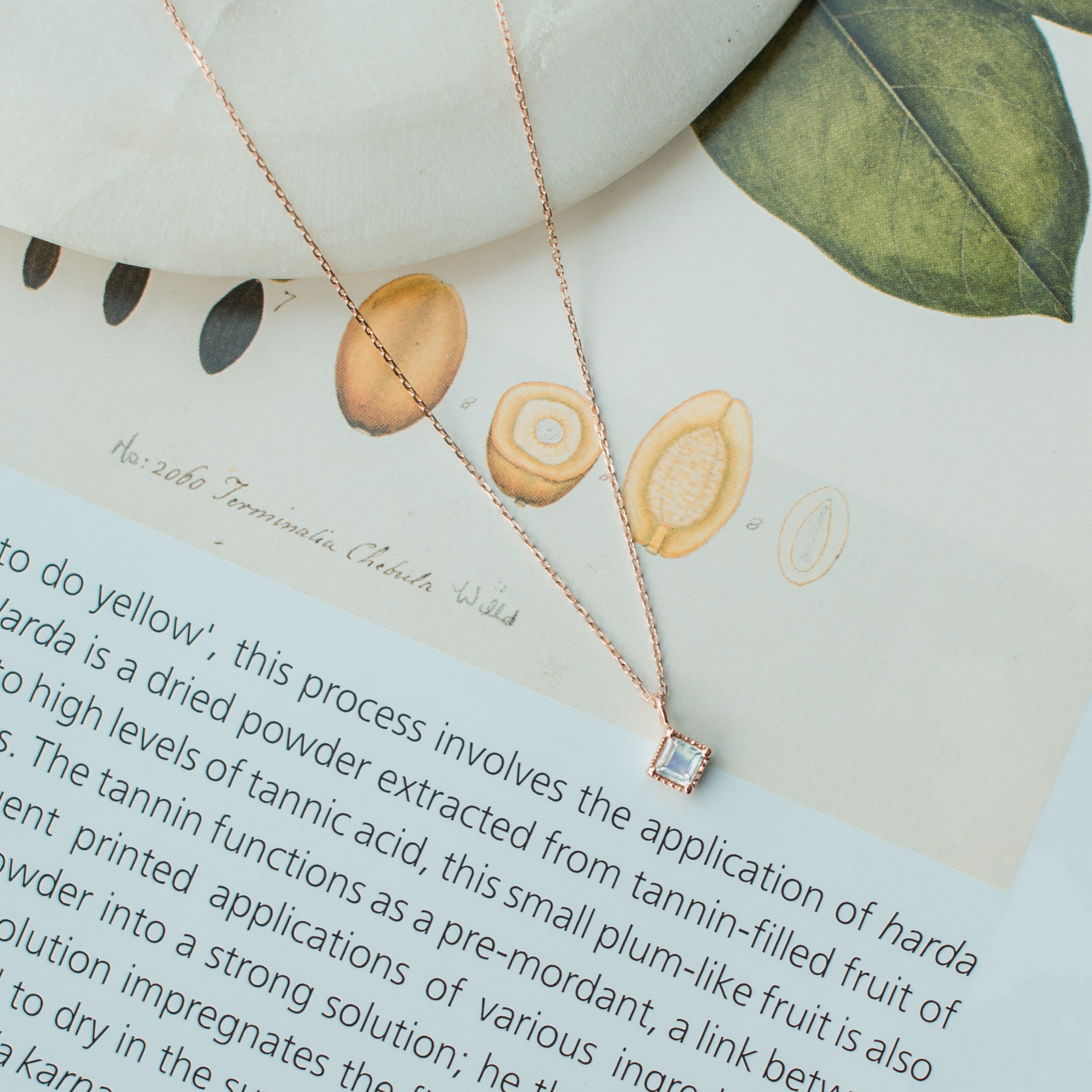 14k玫瑰金 4mm菱形月光石鎖骨鍊