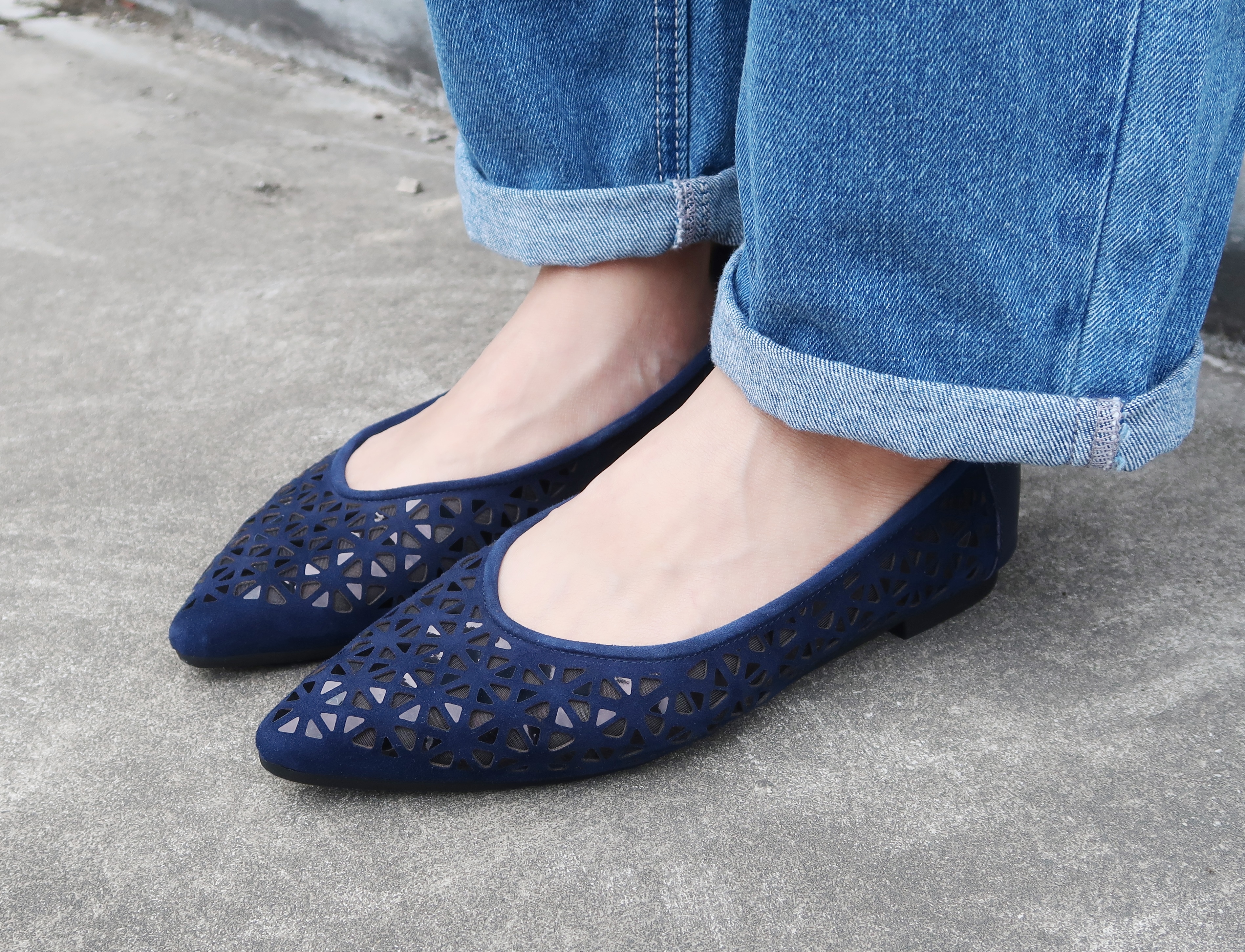 【謎樣物語】牛皮簍空尖頭碎鑽三角亮片柔膚網紗平底鞋