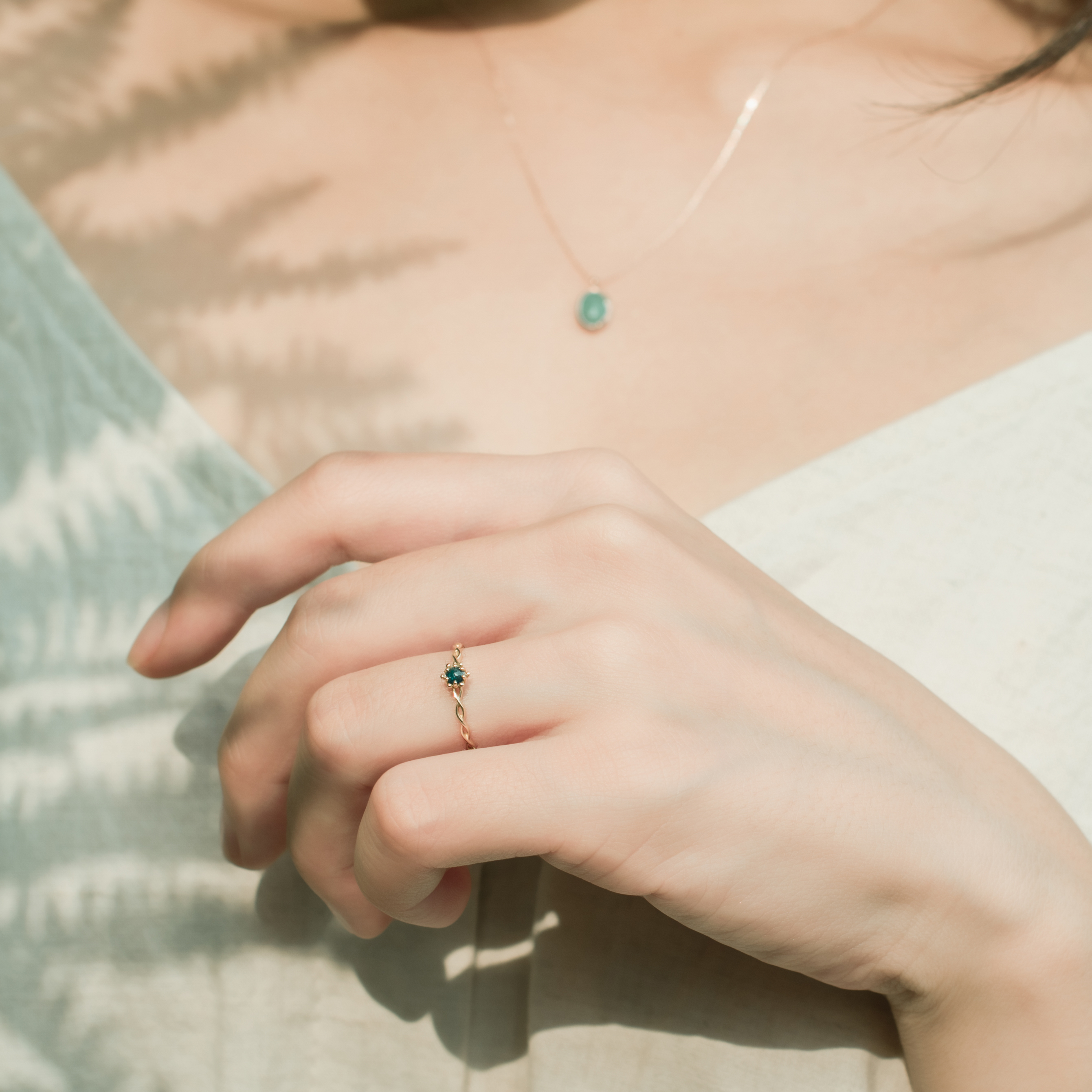 14k 簍空麻花捲煙花藍鑽戒指