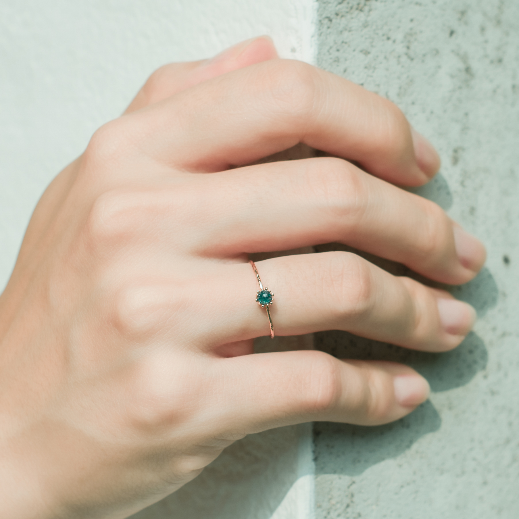 14k 10分煙花藍鑽原礦戒指