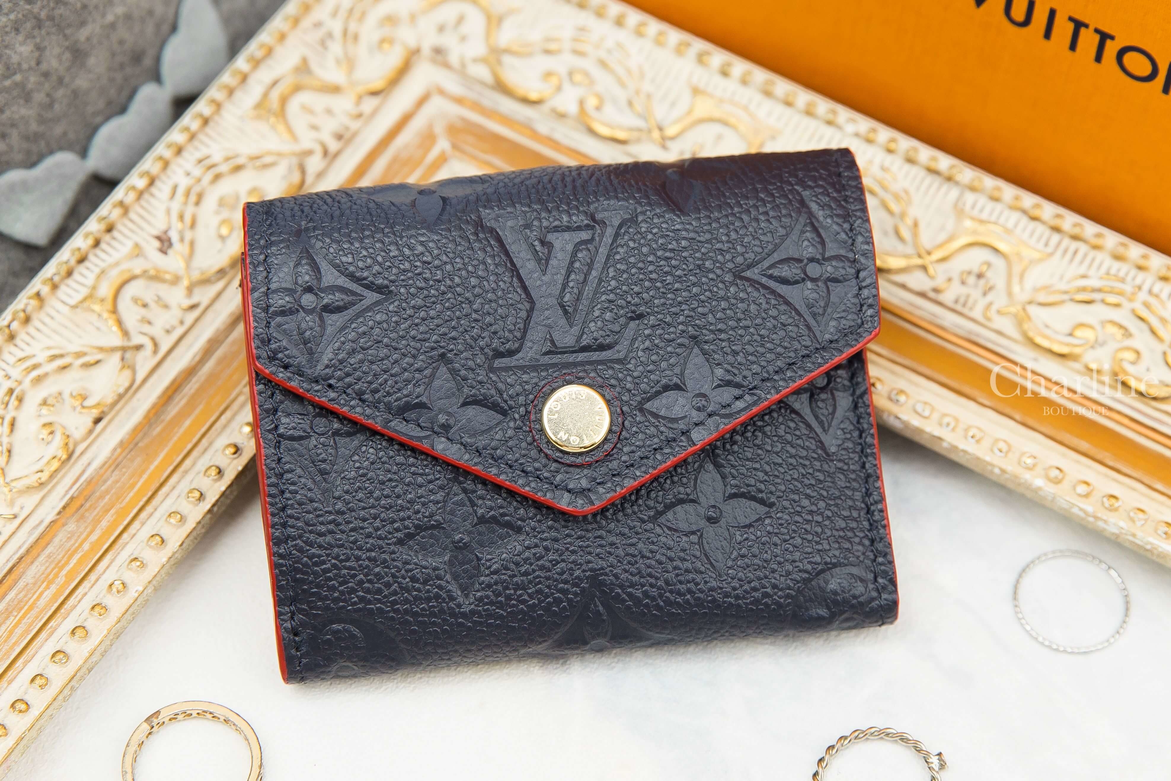 Louis Vuitton Zoé Wallet 海洋藍脂紅滾邊壓花三折短夾