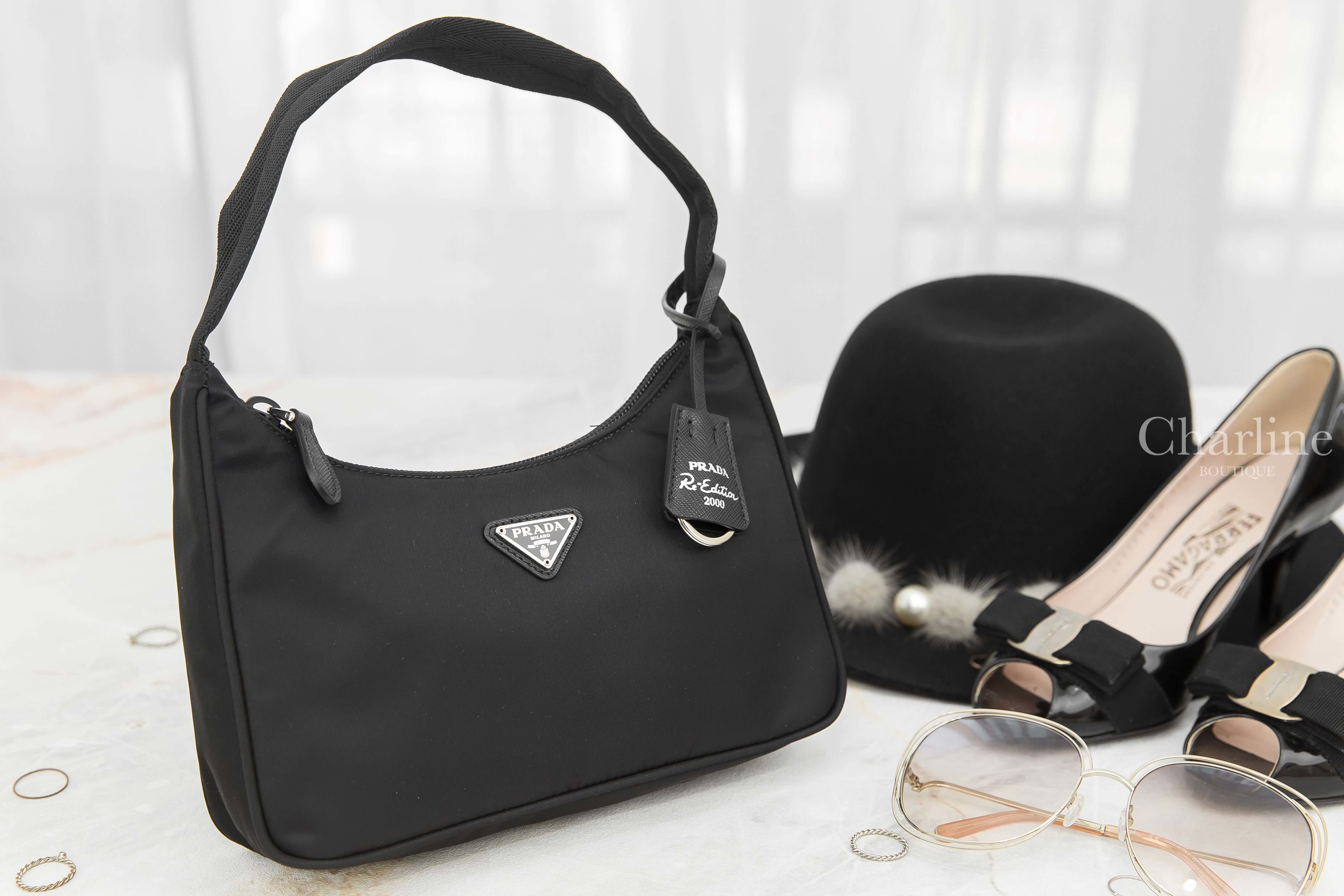 Prada Prada Re-edition 2000 Nylon Mini-bag 黑色三角銀字Logo布紋提把拉鍊尼龍手提肩背包-Charline Boutique 精品代購