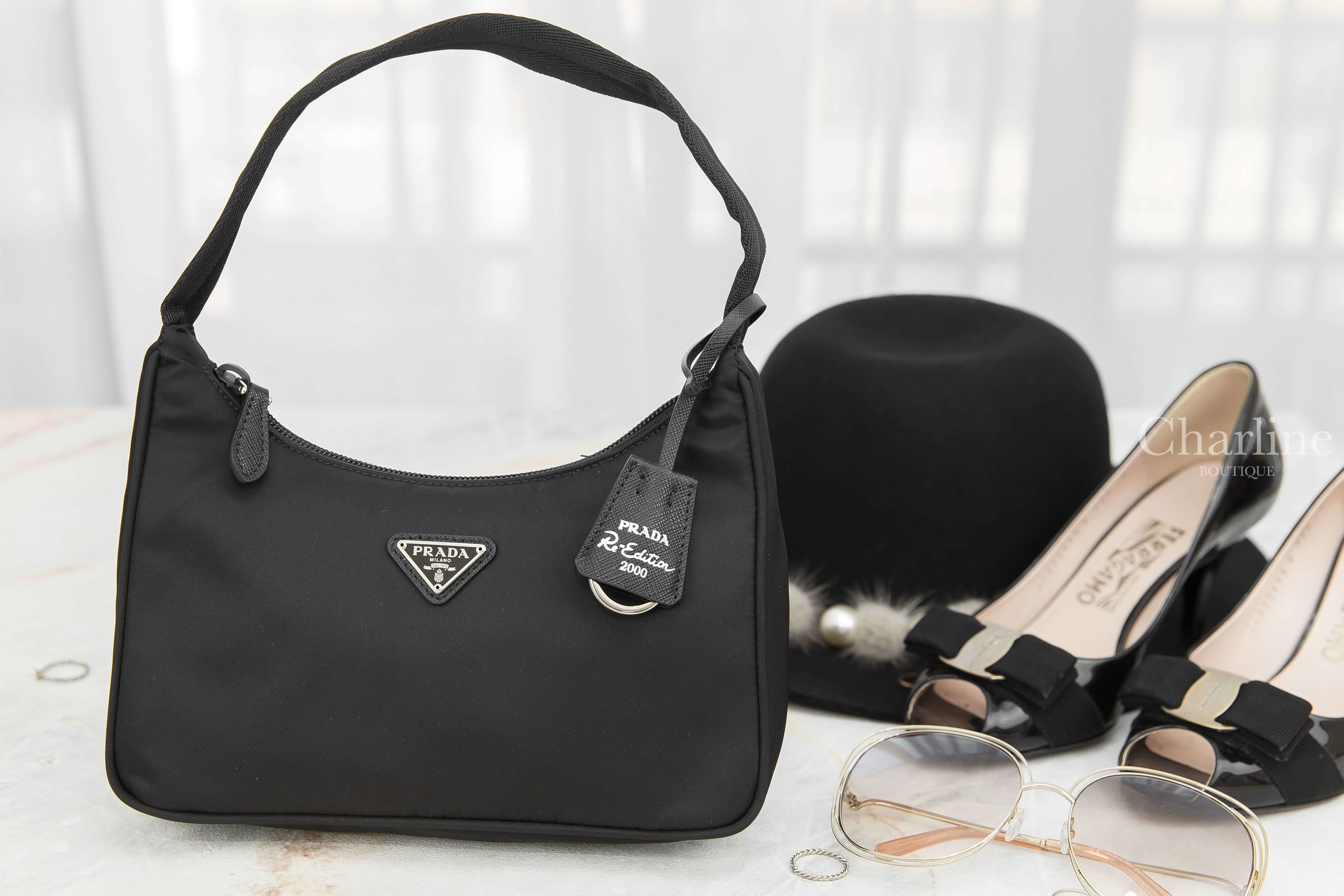 Prada Prada Re-edition 2000 Nylon Mini-bag 黑色三角銀字Logo布紋提把拉鍊尼龍手提肩背包-Charline Boutique 精品代購
