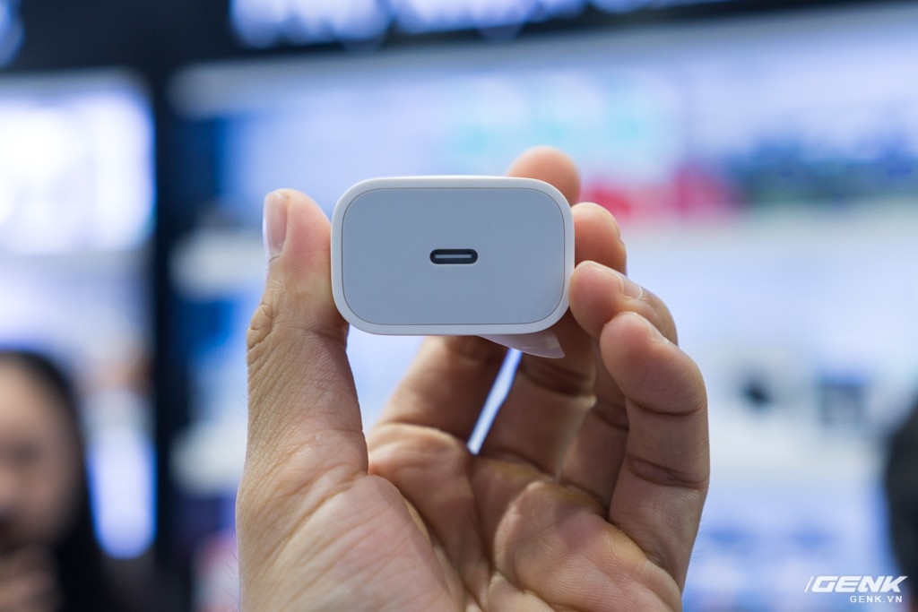 iPhone 14 的 20W 充電頭- PD快充