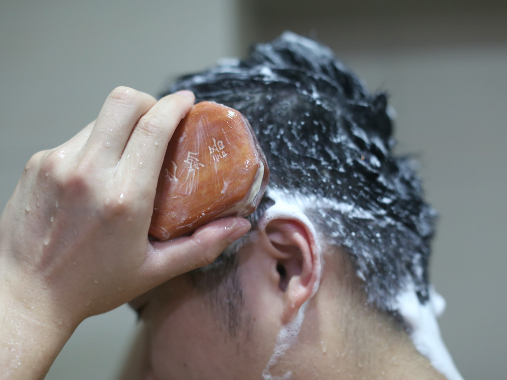 活力精華皂注入牛樟芝精華,洗起來有FU