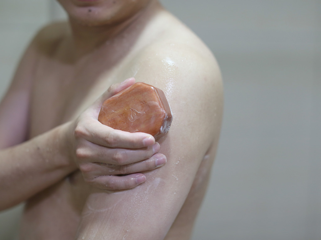 活力精華皂注入牛樟芝精華,洗起來有FU