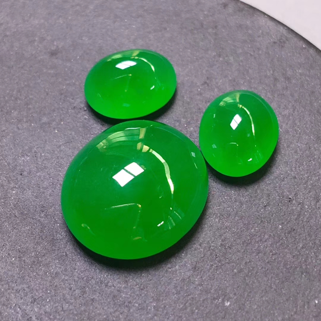 【已結緣】1022352 高‌冰綠戒‌面一​手