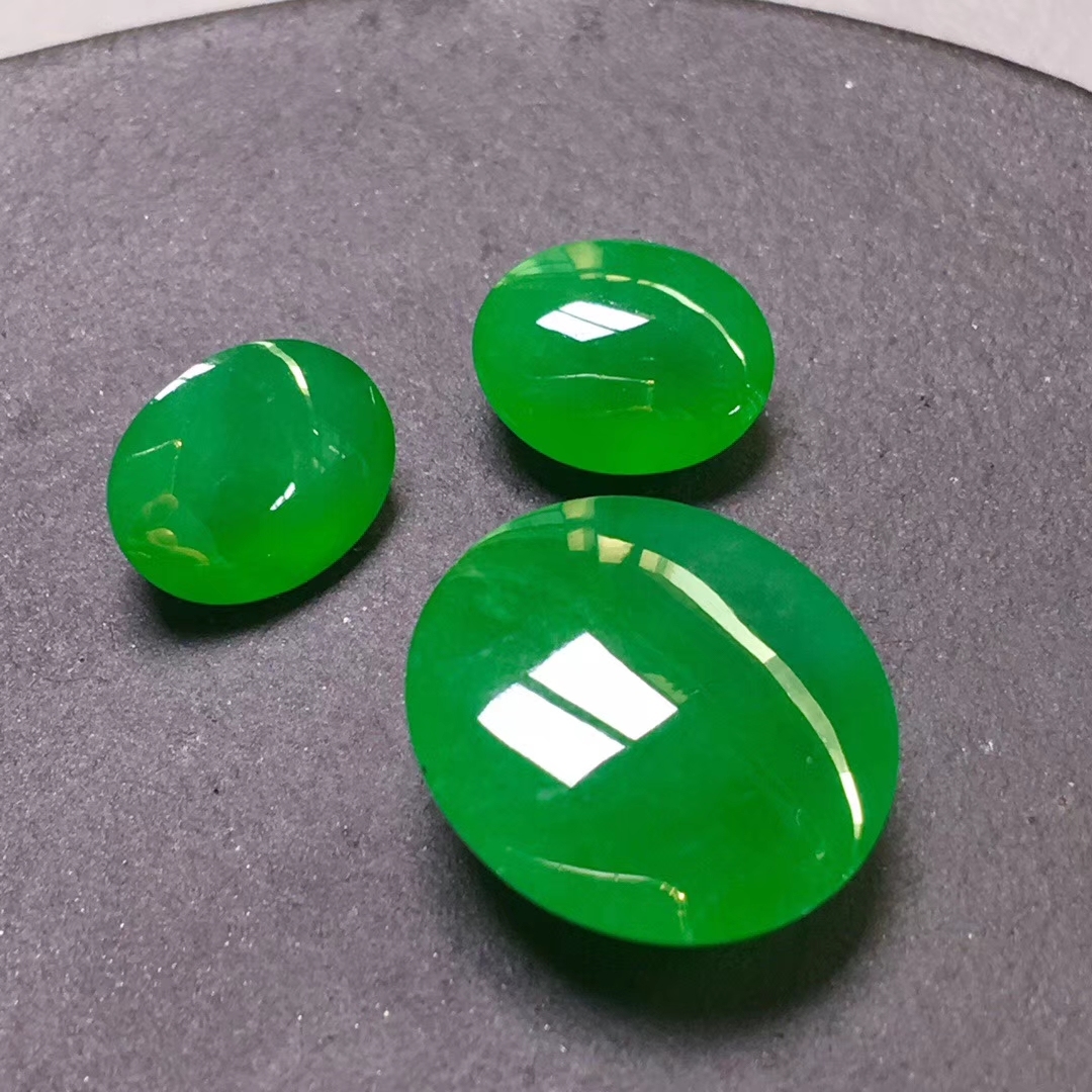 【已結緣】1022352 高‌冰綠戒‌面一​手