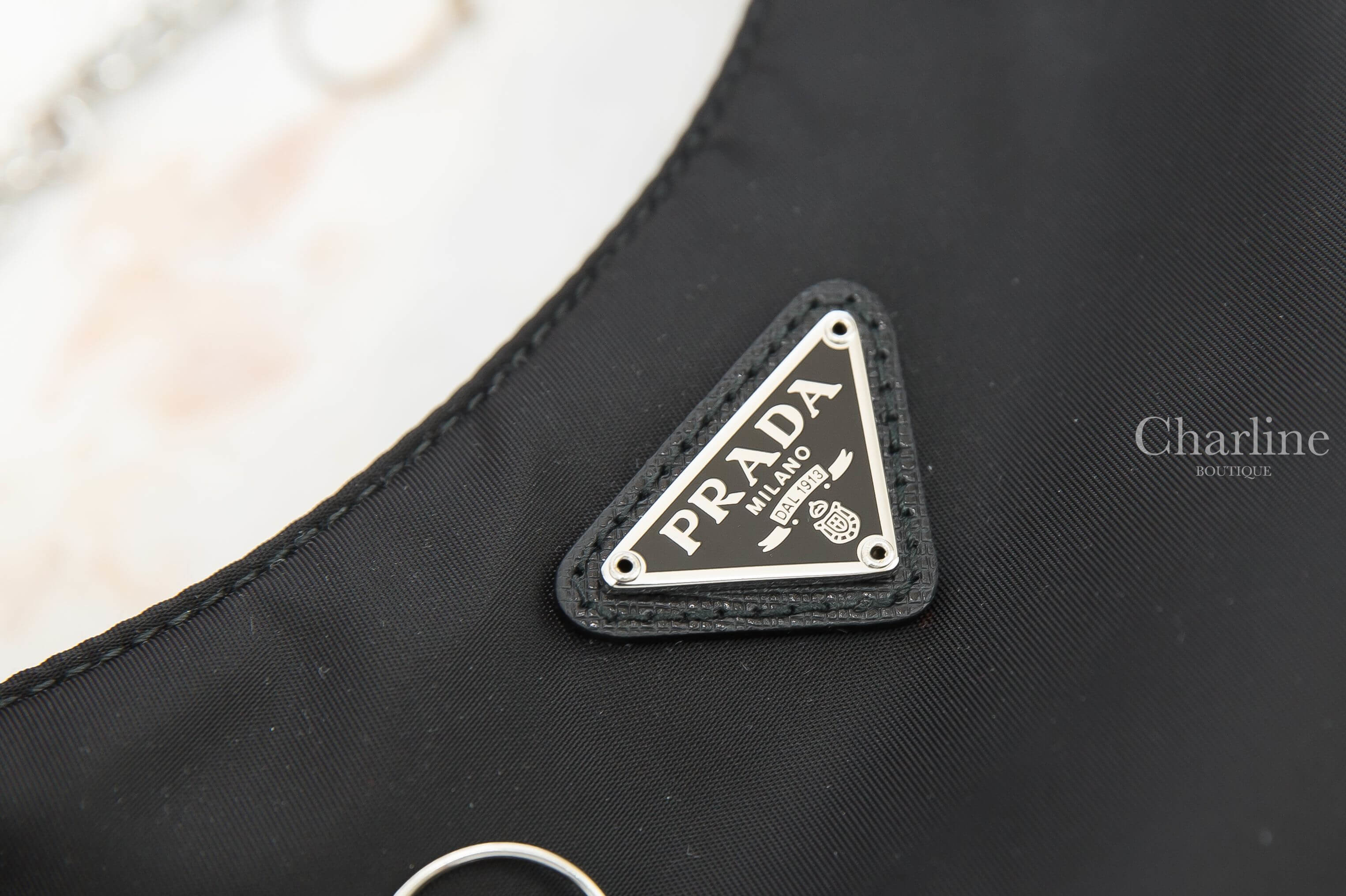 Prada Re-edition 2005 Nylon Shoulder Bag 黑色三角銀字Logo鍊帶帆布小零錢包背帶尼龍肩背包