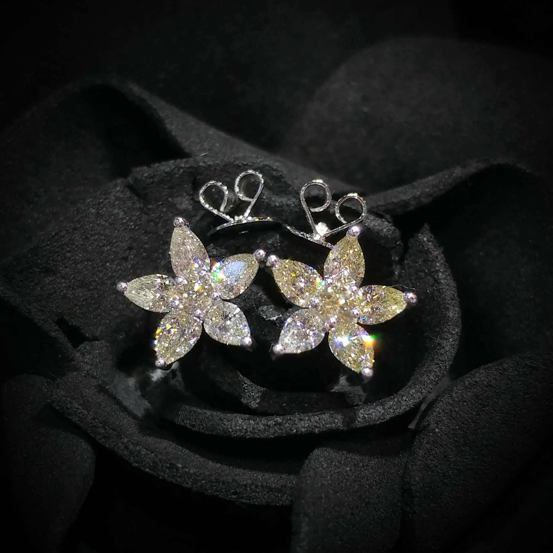 全新18K白金81份鑽石耳環