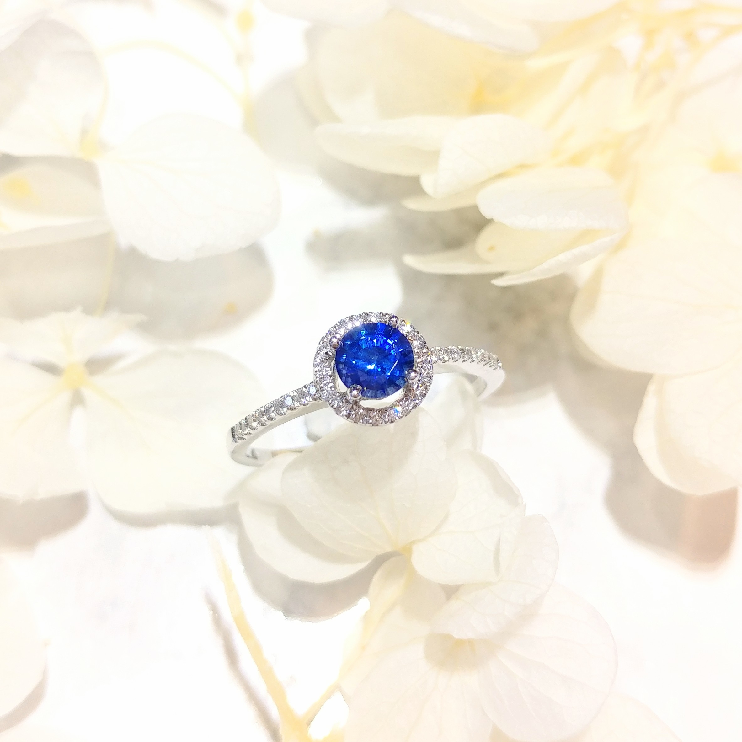 全新18K白金【單粒43份藍寶石】配11份鑽石戒指