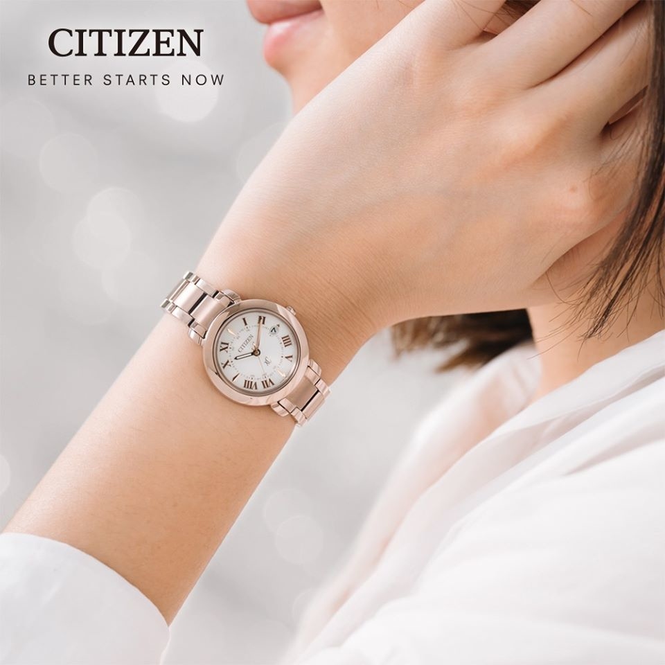 萬年鐘錶 - Citizen 星辰錶  XC   光動能電波錶   ES9444-50A  錶徑27MM