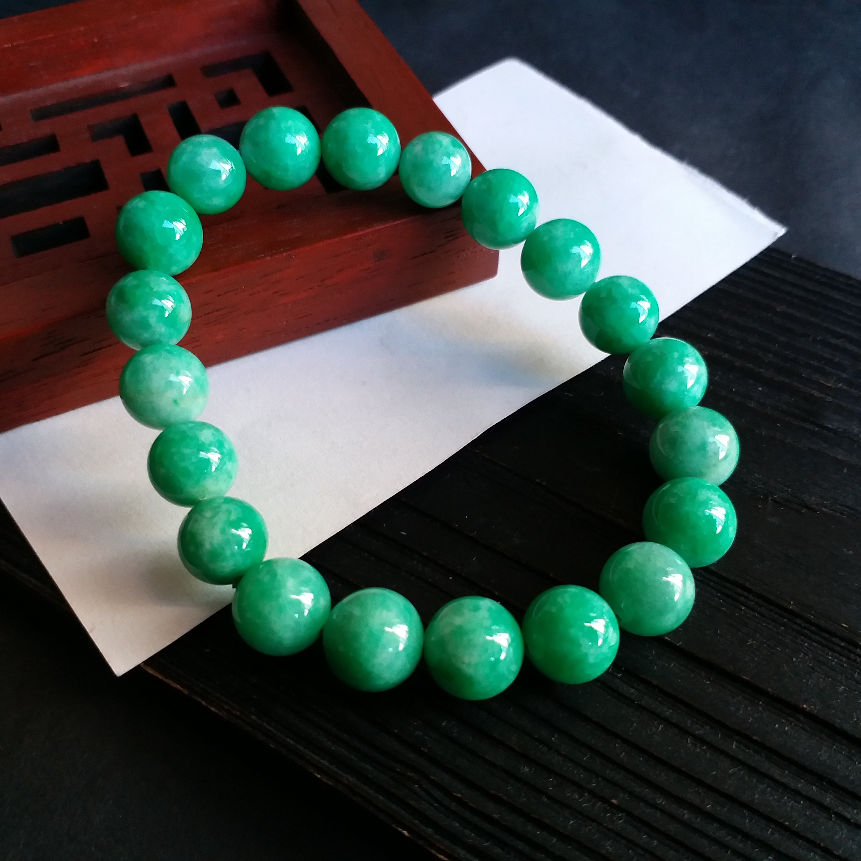 J1676 冰陽綠玉珠手串 (9.8mm直徑)