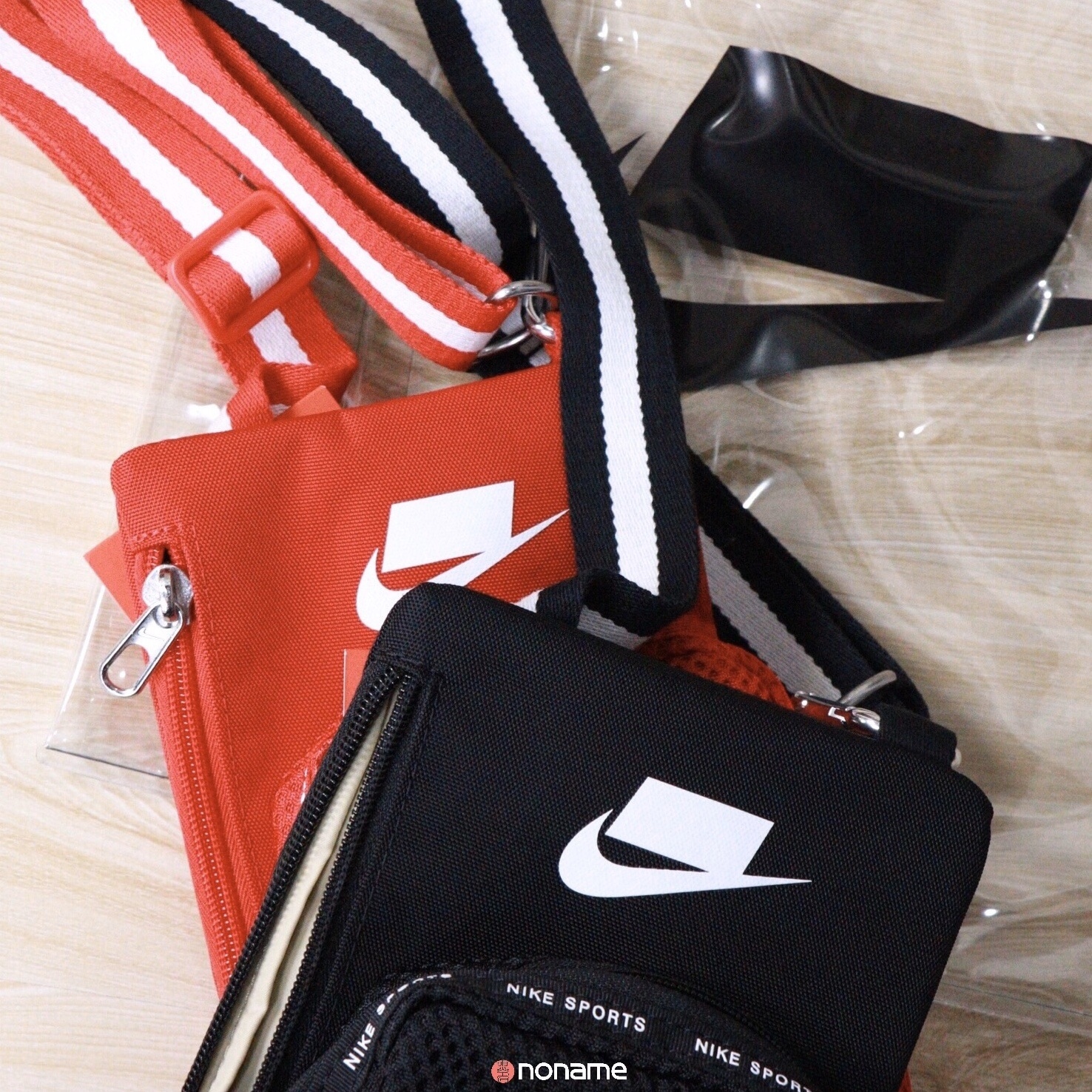 NIKE 方形 Logo 學院風 小方包 側背包