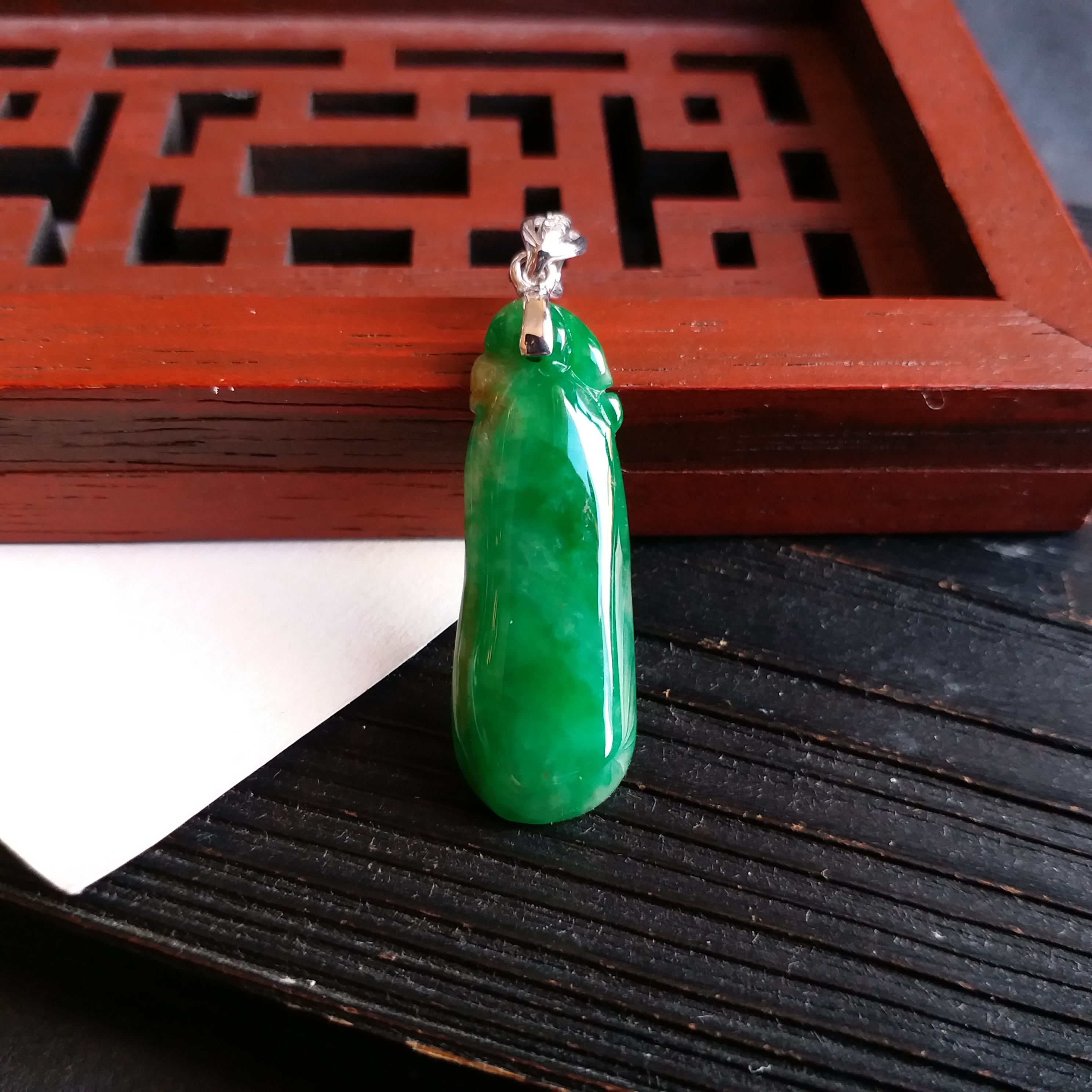 J1669 老坑冰種辣綠福壽瓜吊墜+真鑽18K金扣