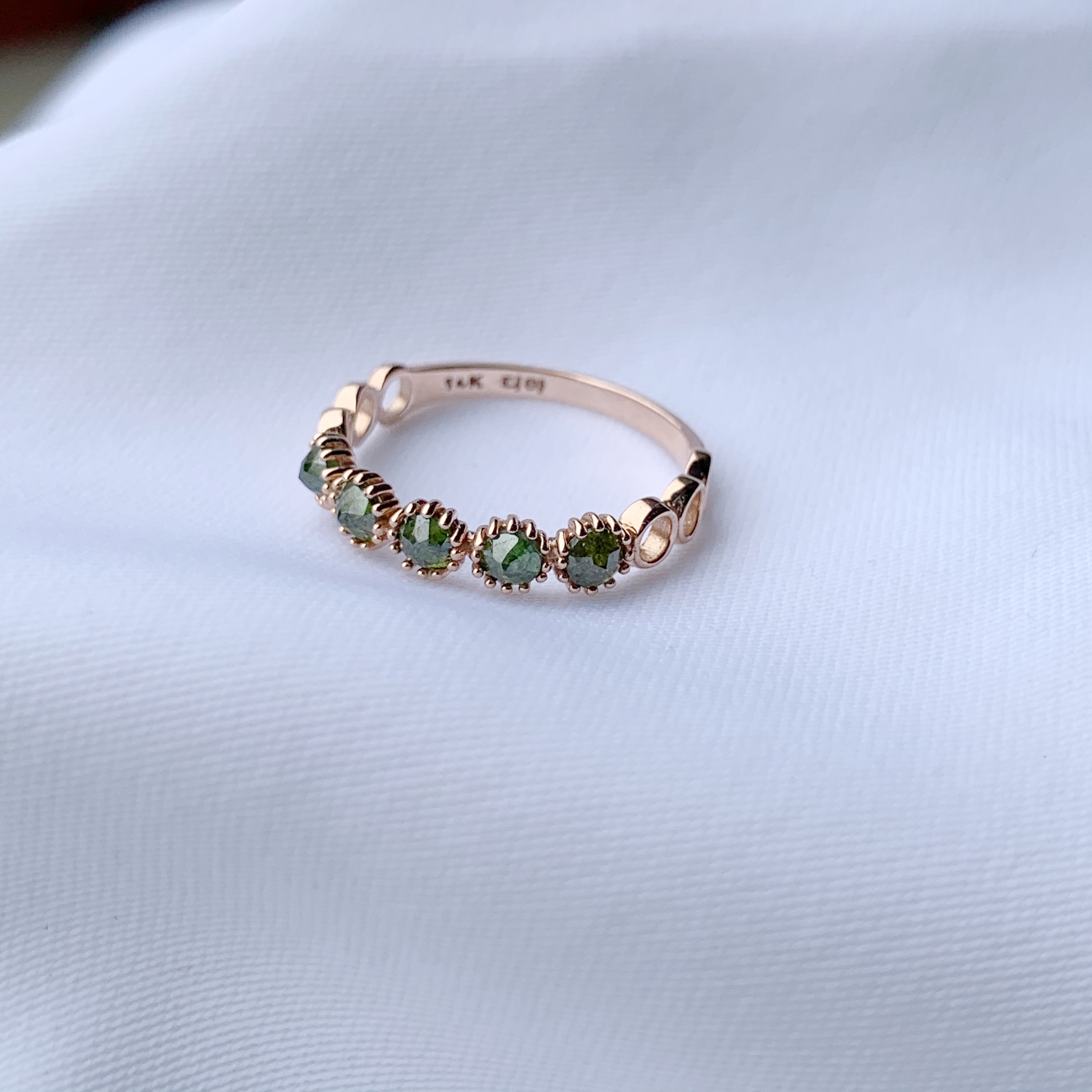 14k 0.45ct圈圈五顆綠鑽原礦戒指