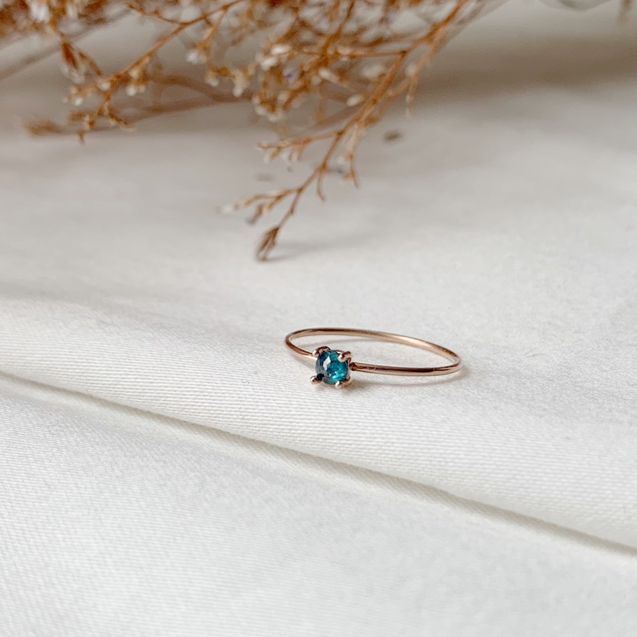 14k 光滑四爪3mm藍鑽原礦戒指