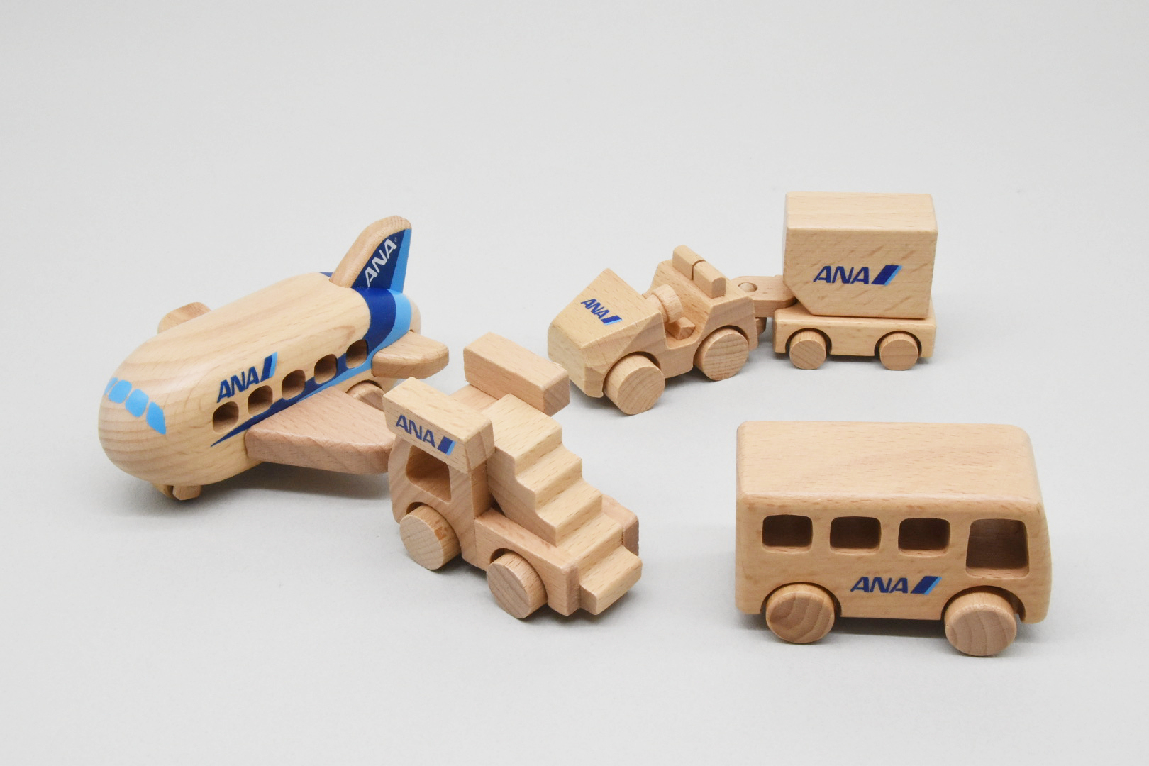 全日本空輸 (ANA) 木製玩具五件組