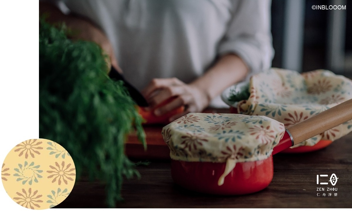 仁舟淨塑獨家創新研製款！ 首創罩型蜂蠟保鮮布， 一罩式設計，秒蓋保鮮。 大人小孩都好用！