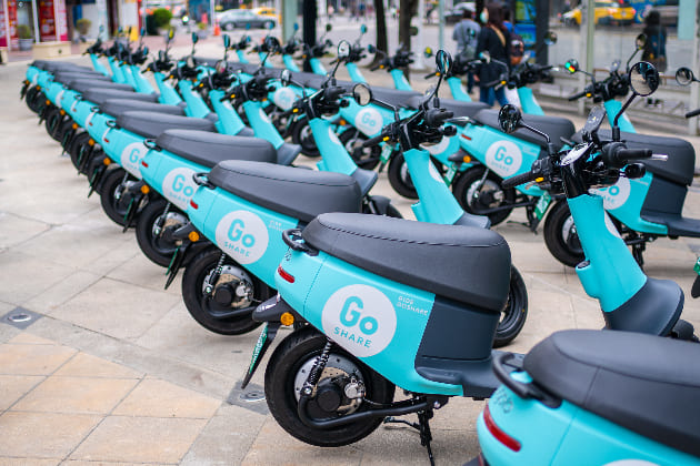 整排的gogogro電動車