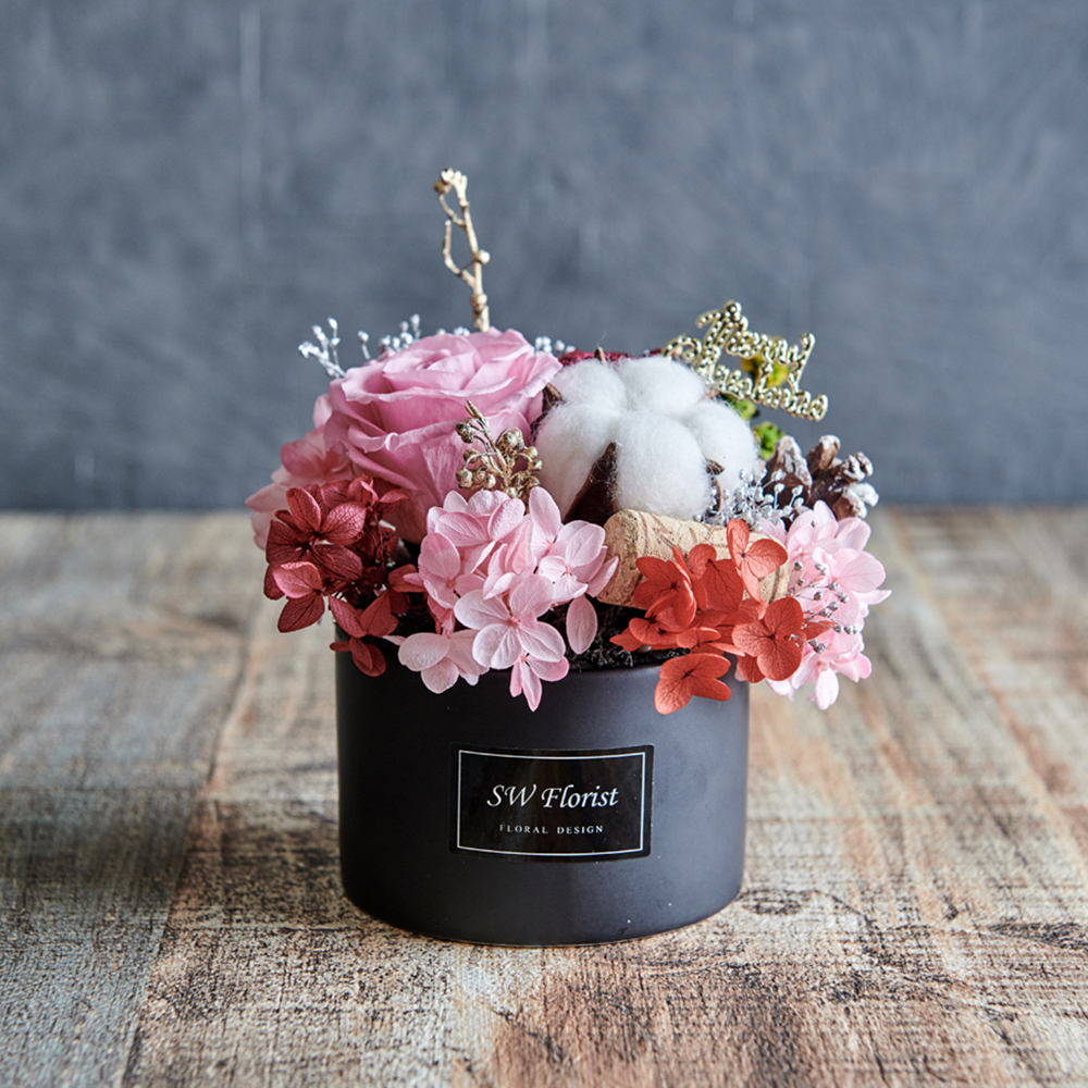 ｜不凋花桌花 乾燥花 桌花設計 聖誕節禮物 聖誕風 裸粉色 小型桌花 黑盆｜