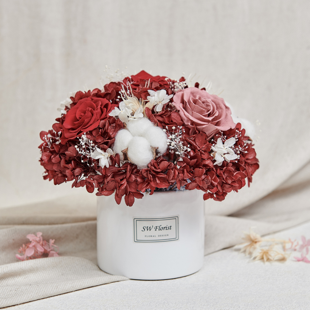 ｜經典款不凋花桌花 永生花 乾燥花 桌花設計 酒紅 圓形 大型桌花 白盆｜